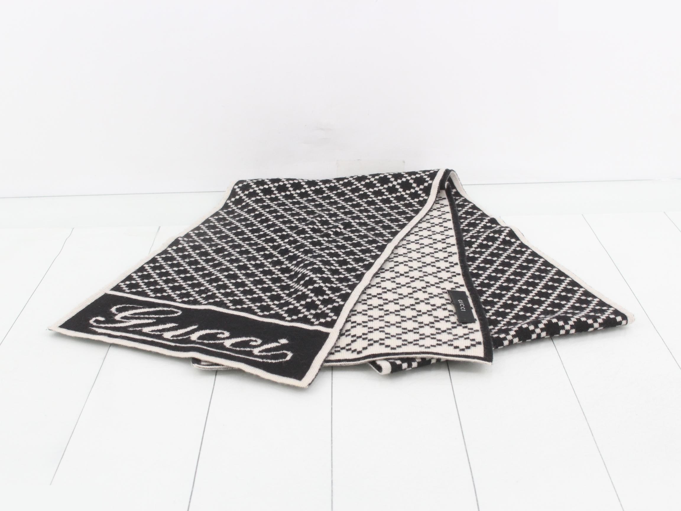 muffler — view 2