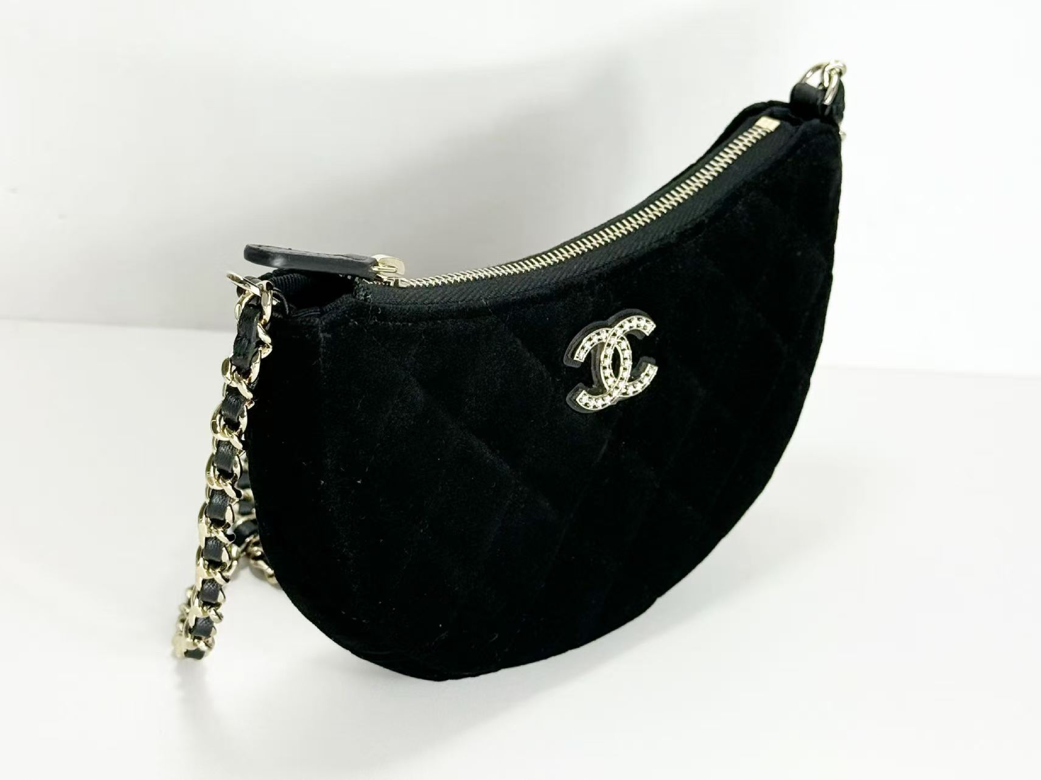 Stored Item, Black Matelassé Velour Hobo Bag, VIP G, W17/H11/D3cm (approx.), with dust bag and serial ID, Gold hardware, Shoulder strap, E5PT75AH. — view 5