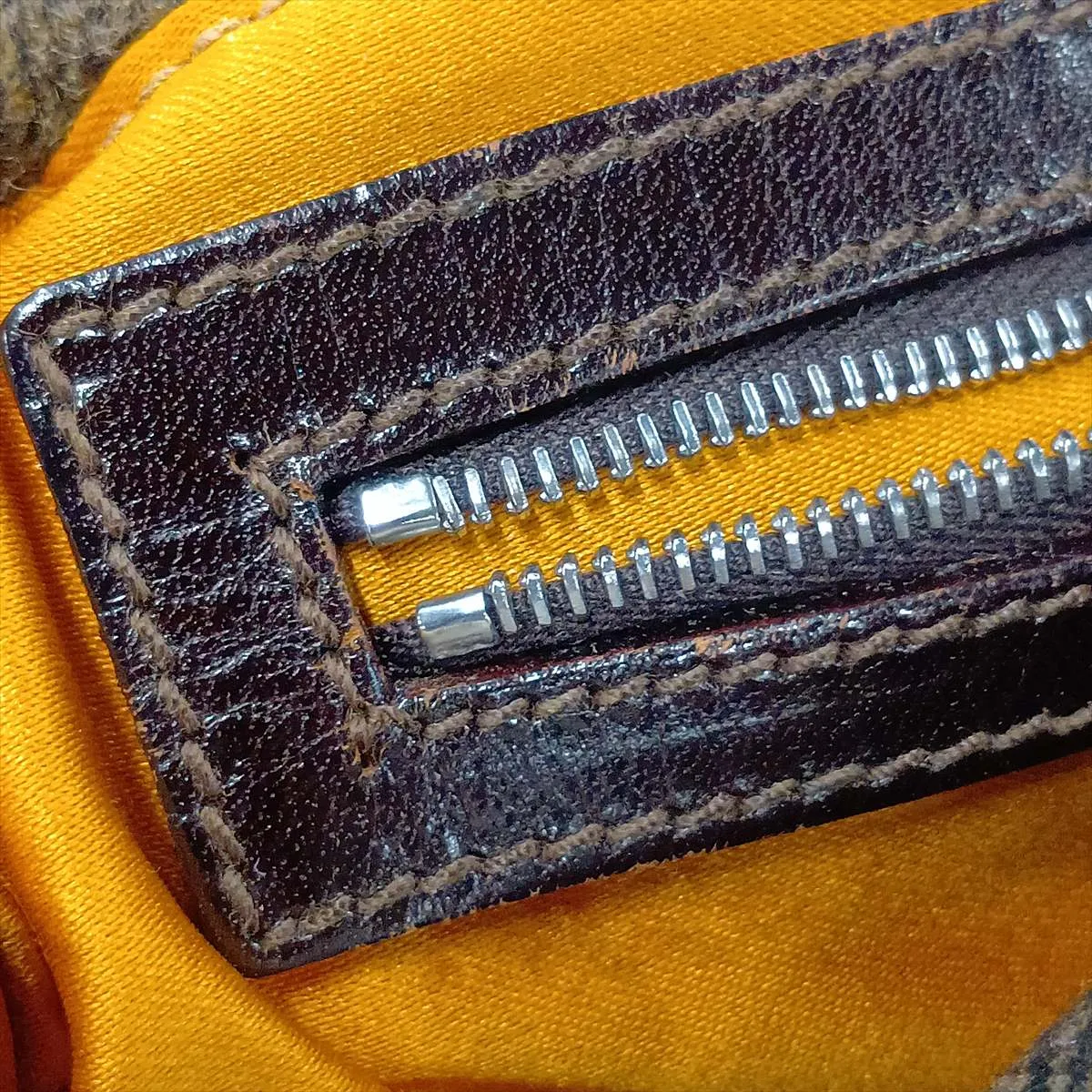 Zucca Mamma Bucket Wool x Leather Shoulder Bag Brown — view 11