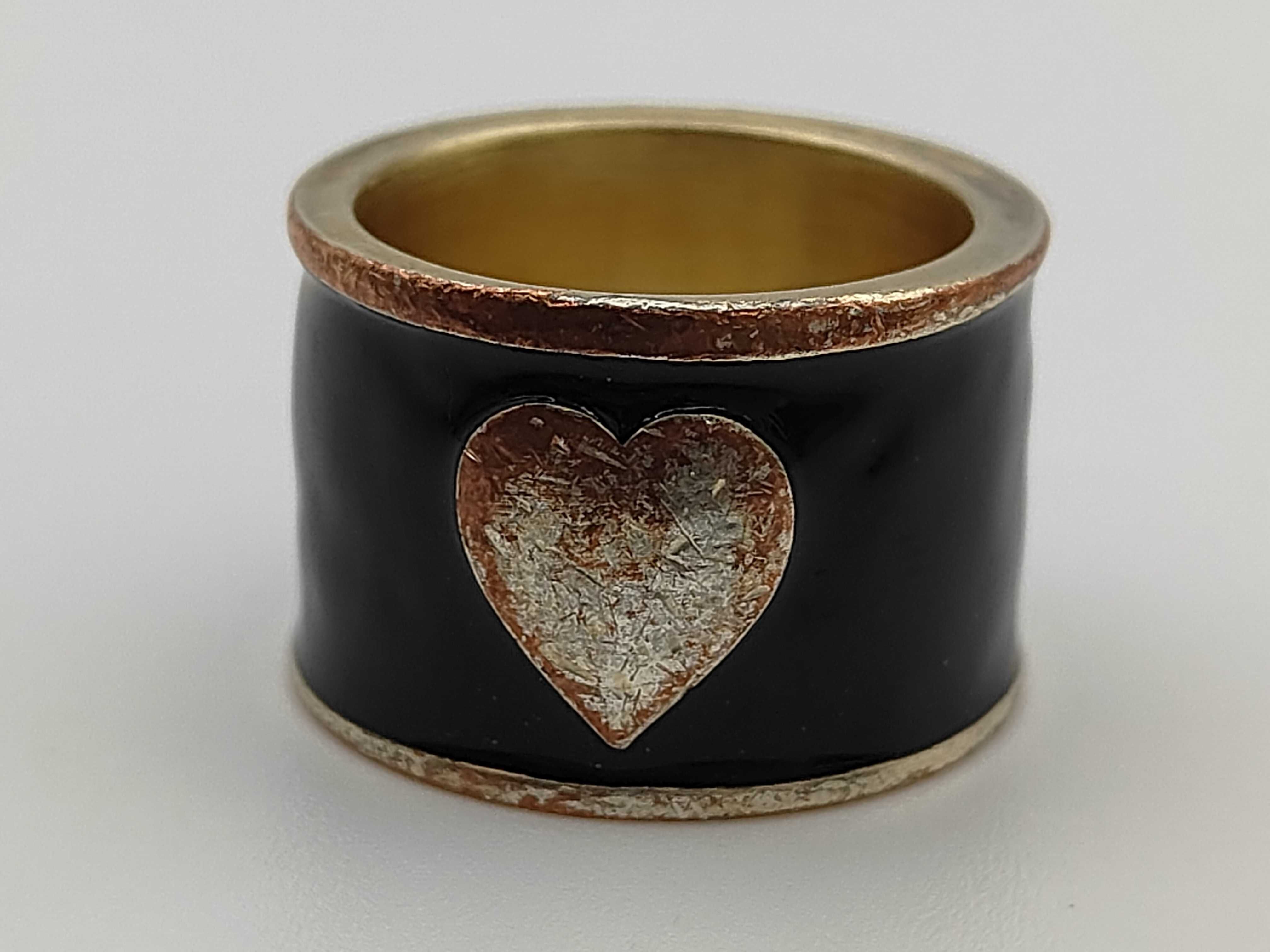02 P Enamel Ring — view 2
