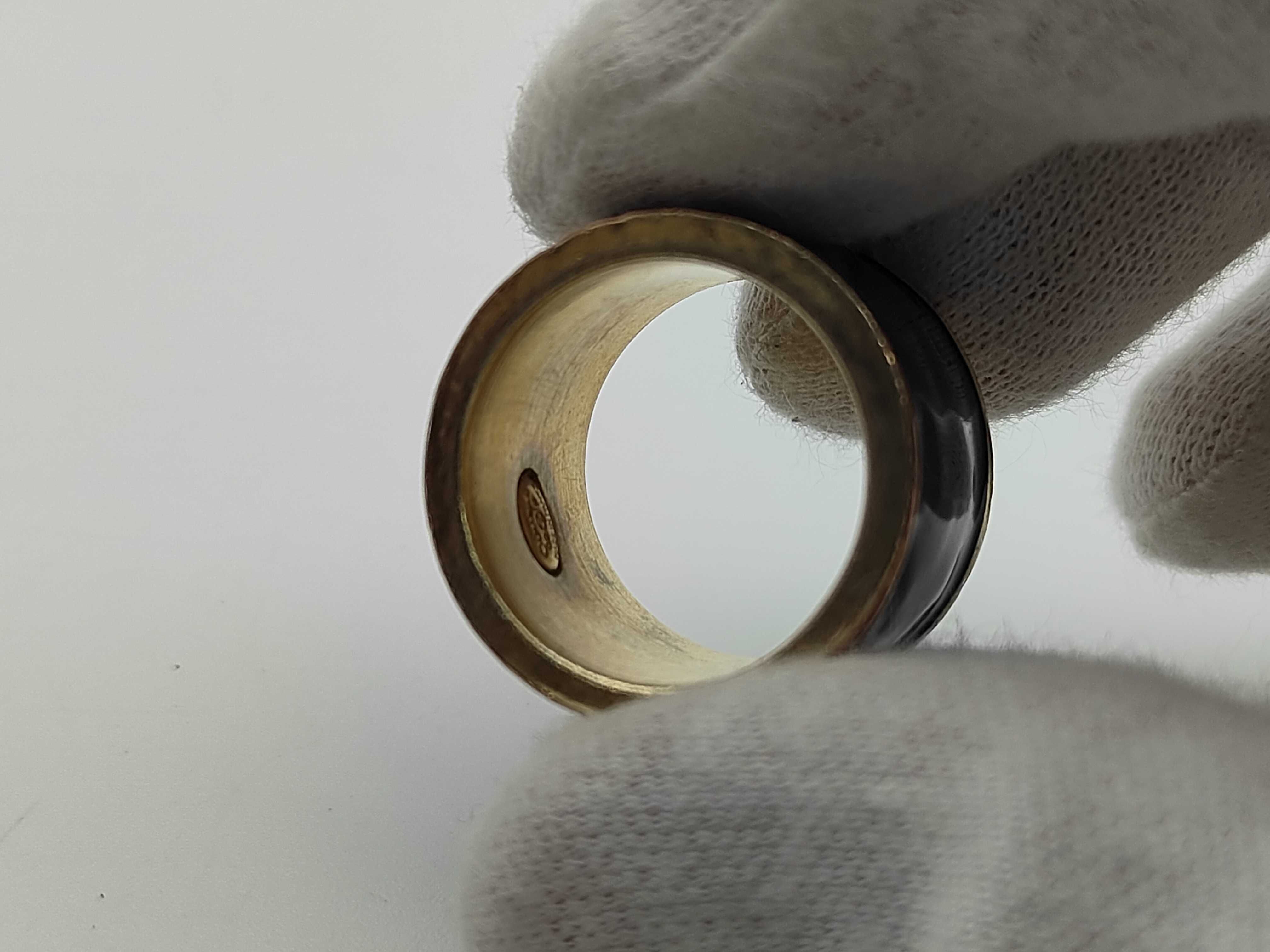 02 P Enamel Ring — view 3