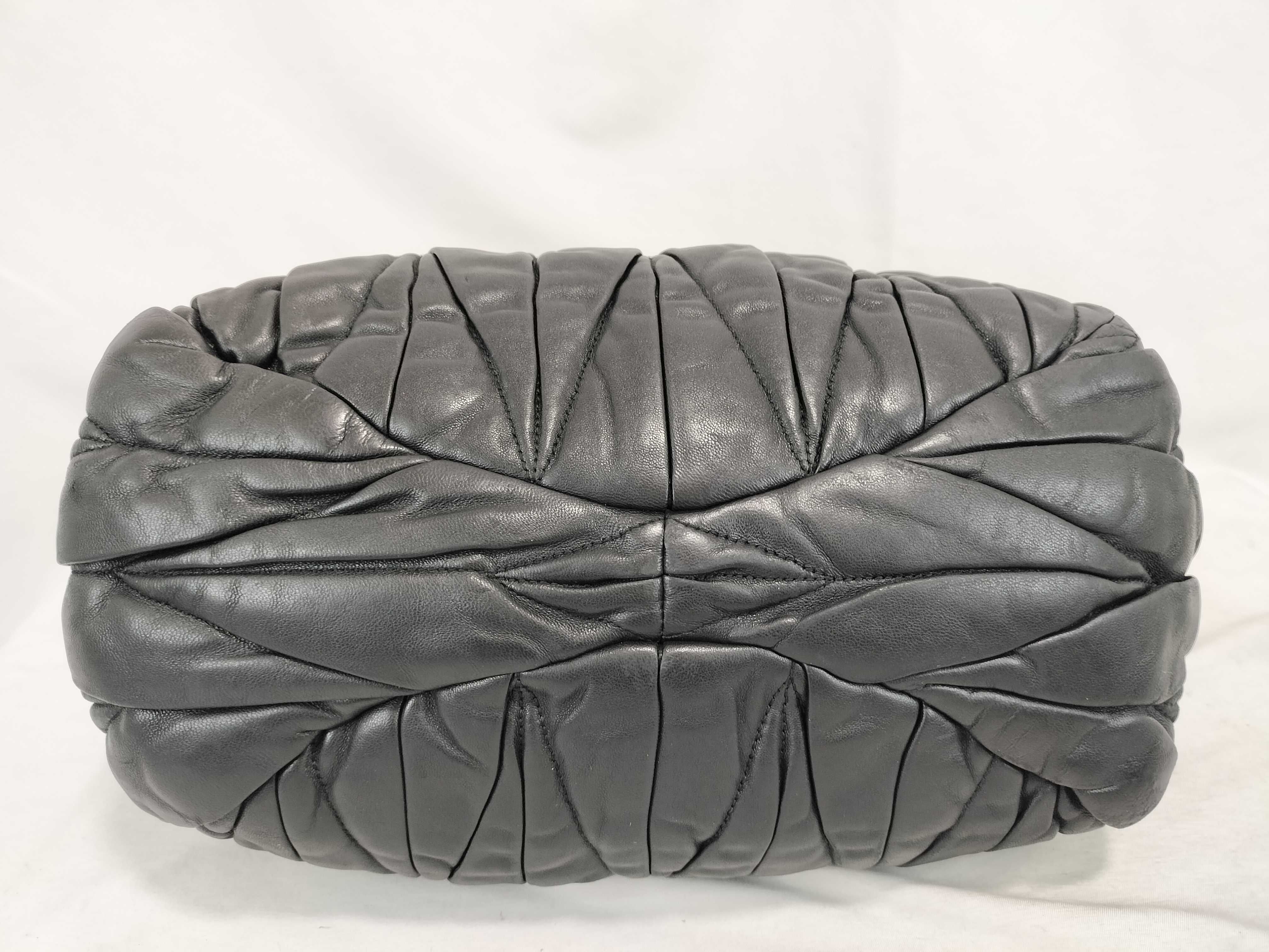 Gathered Leather Handbag Shoulder Bag Black Serial Handbag — view 7