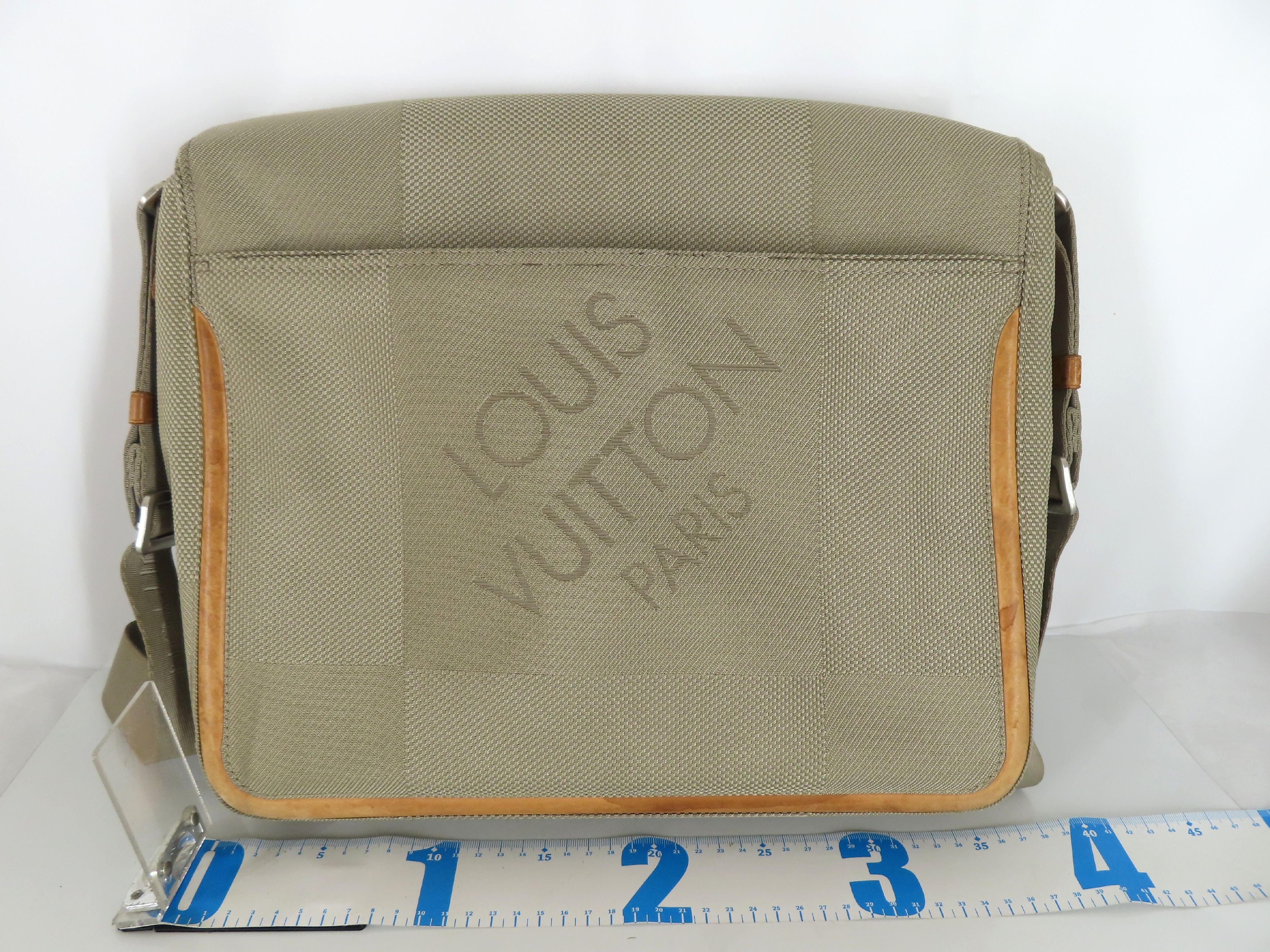 Damier Geant Messager M93031 Shoulder Bag — view 2