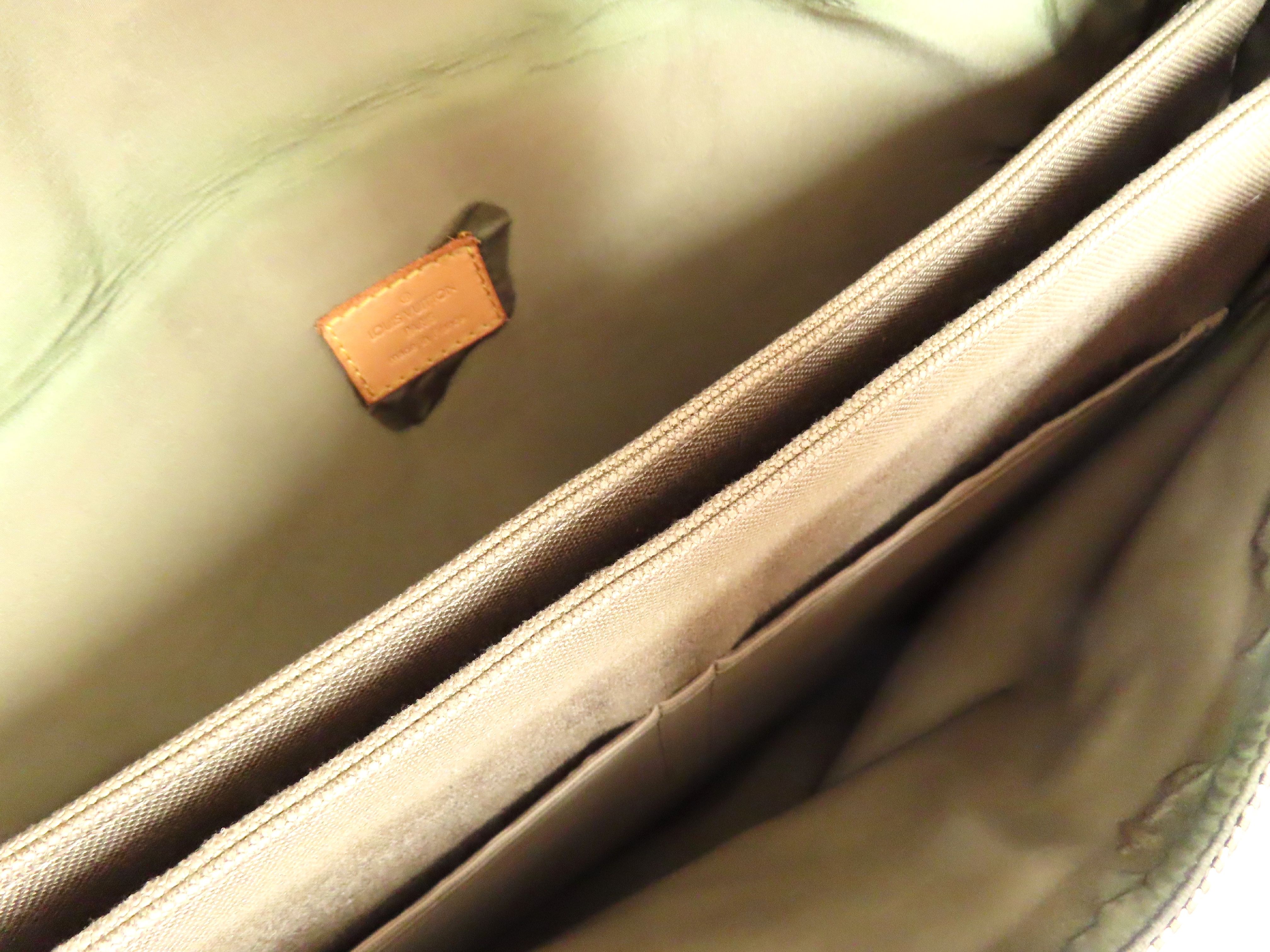 Damier Geant Messager M93031 Shoulder Bag — view 11