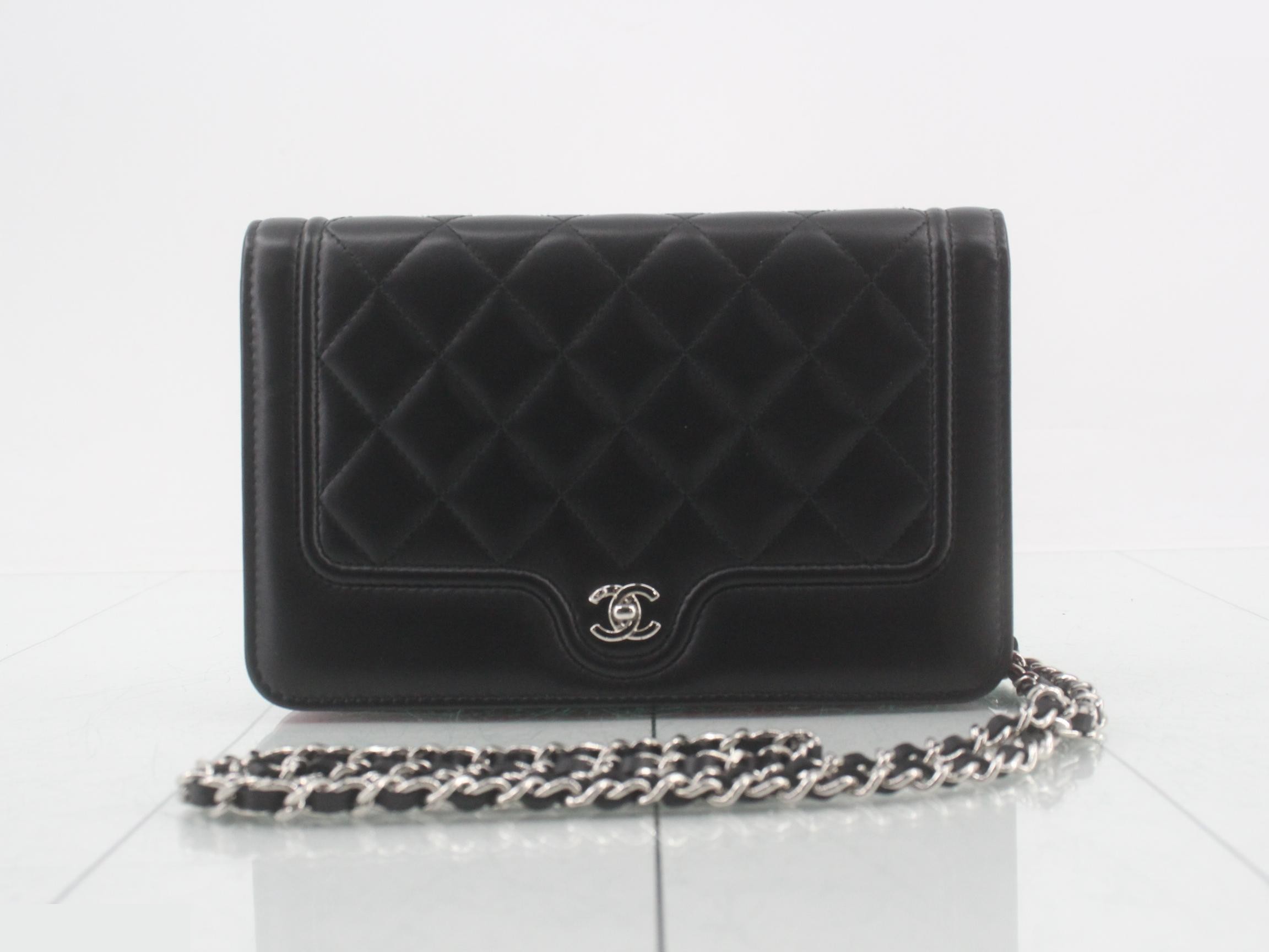 Lambskin Turnlock Motif Chain Wallet