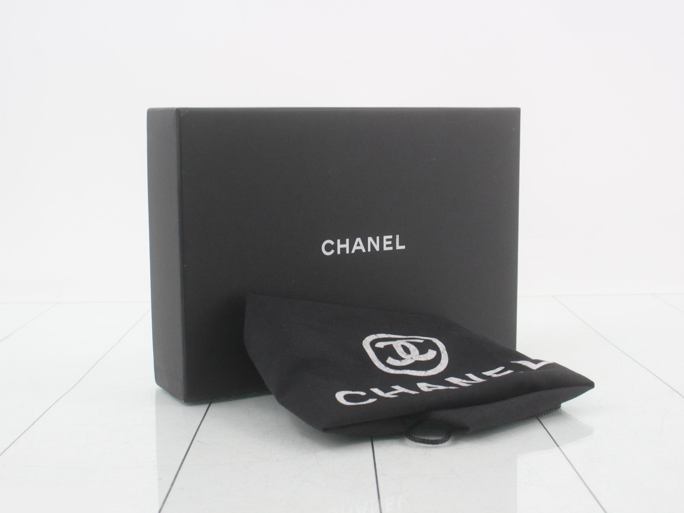 Lambskin Turnlock Motif Chain Wallet — view 5