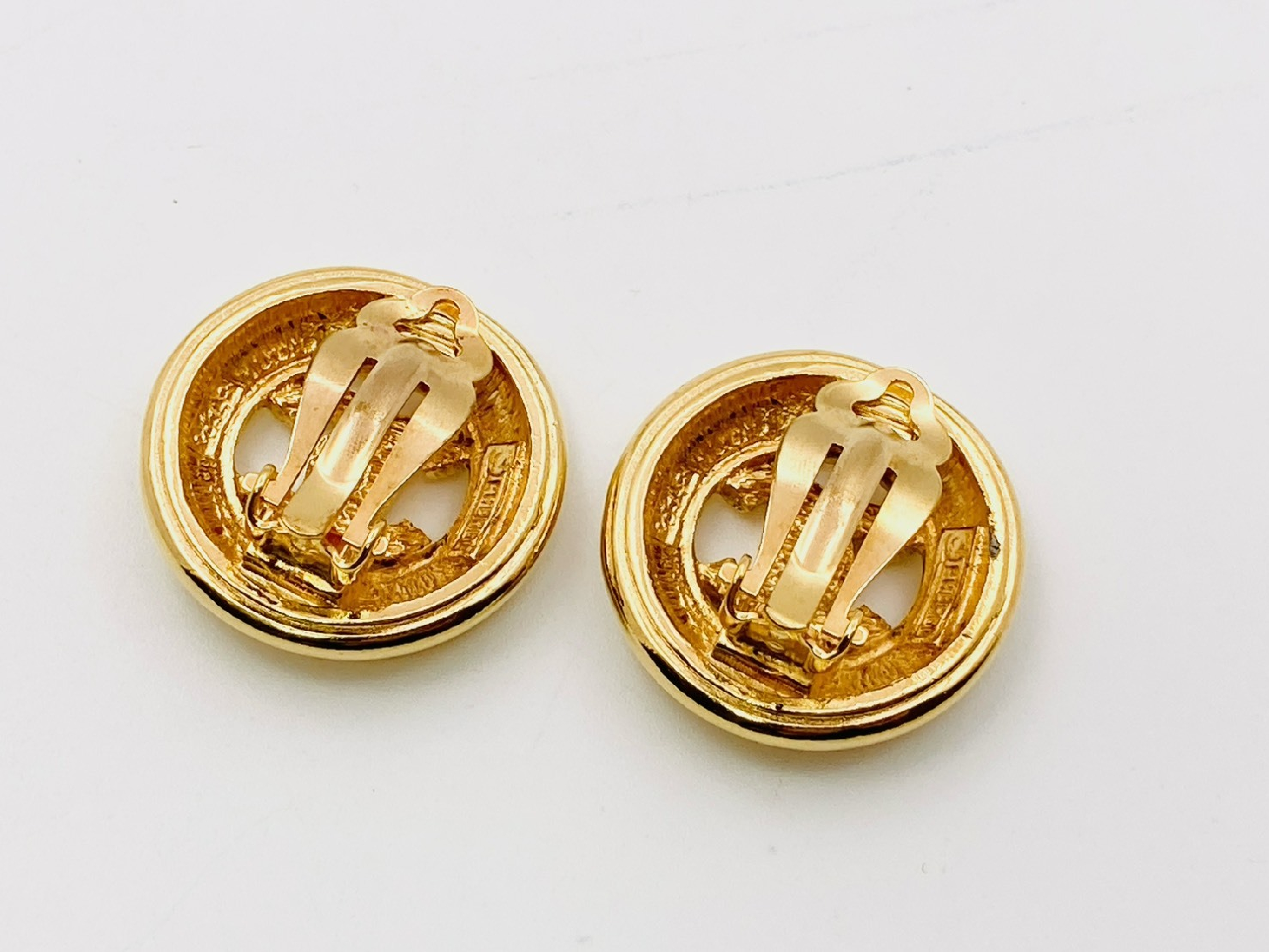 Coco Mark Round Circle Earrings with Engraving 2418 — view 2