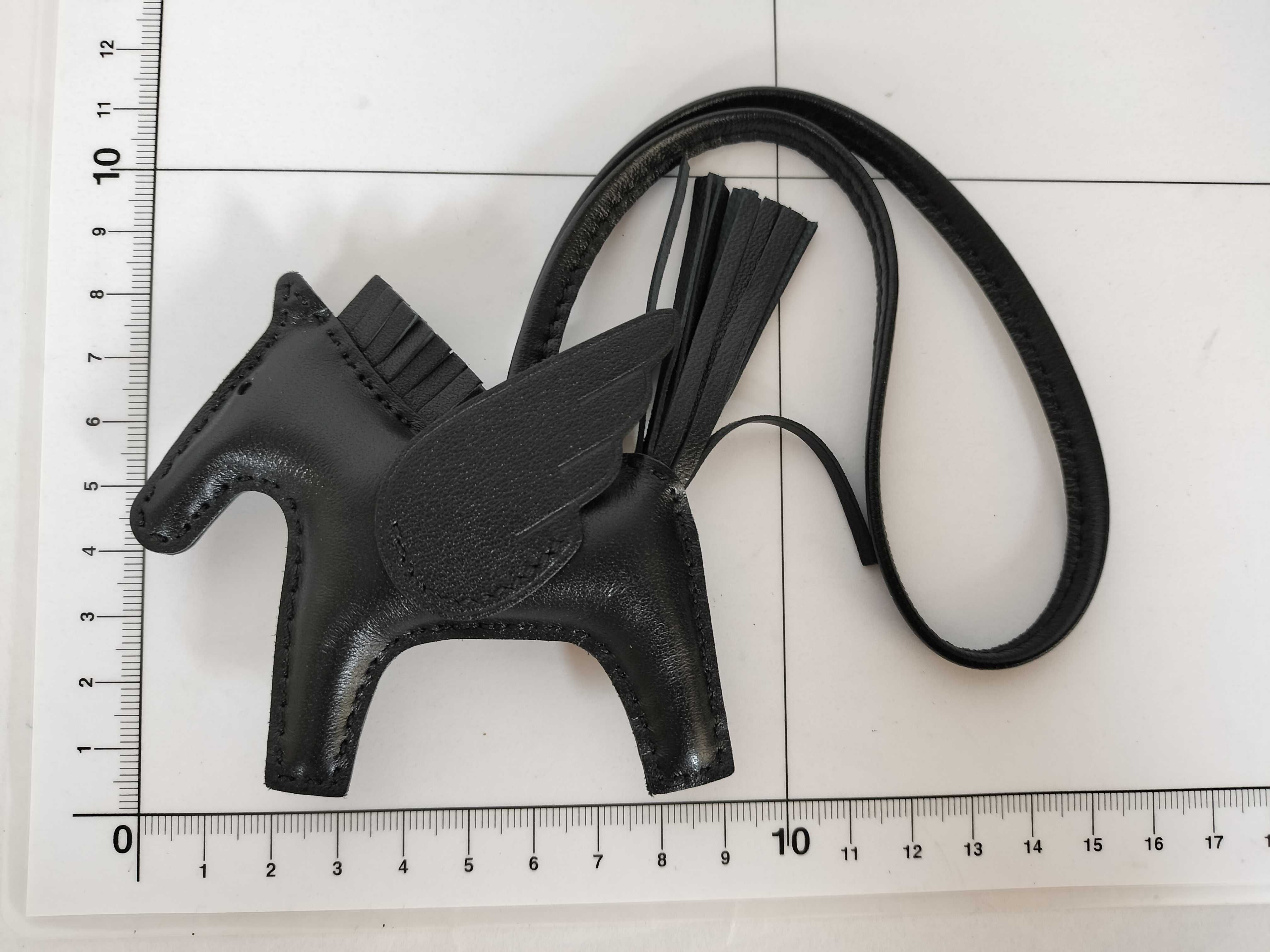 Rodeo PM Pegasus So Black G Stamp Charm — view 3