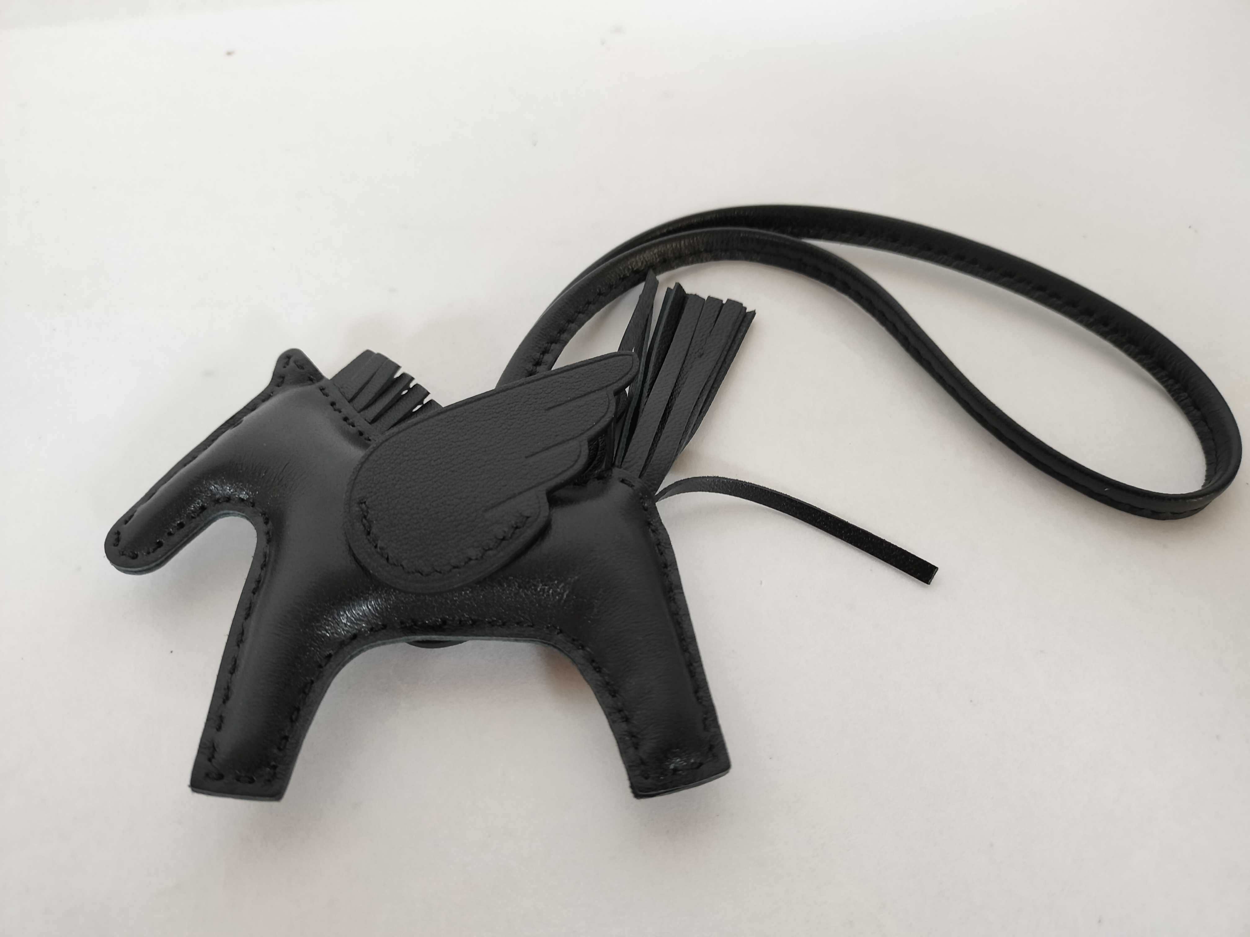 Rodeo PM Pegasus So Black G Stamp Charm — view 4