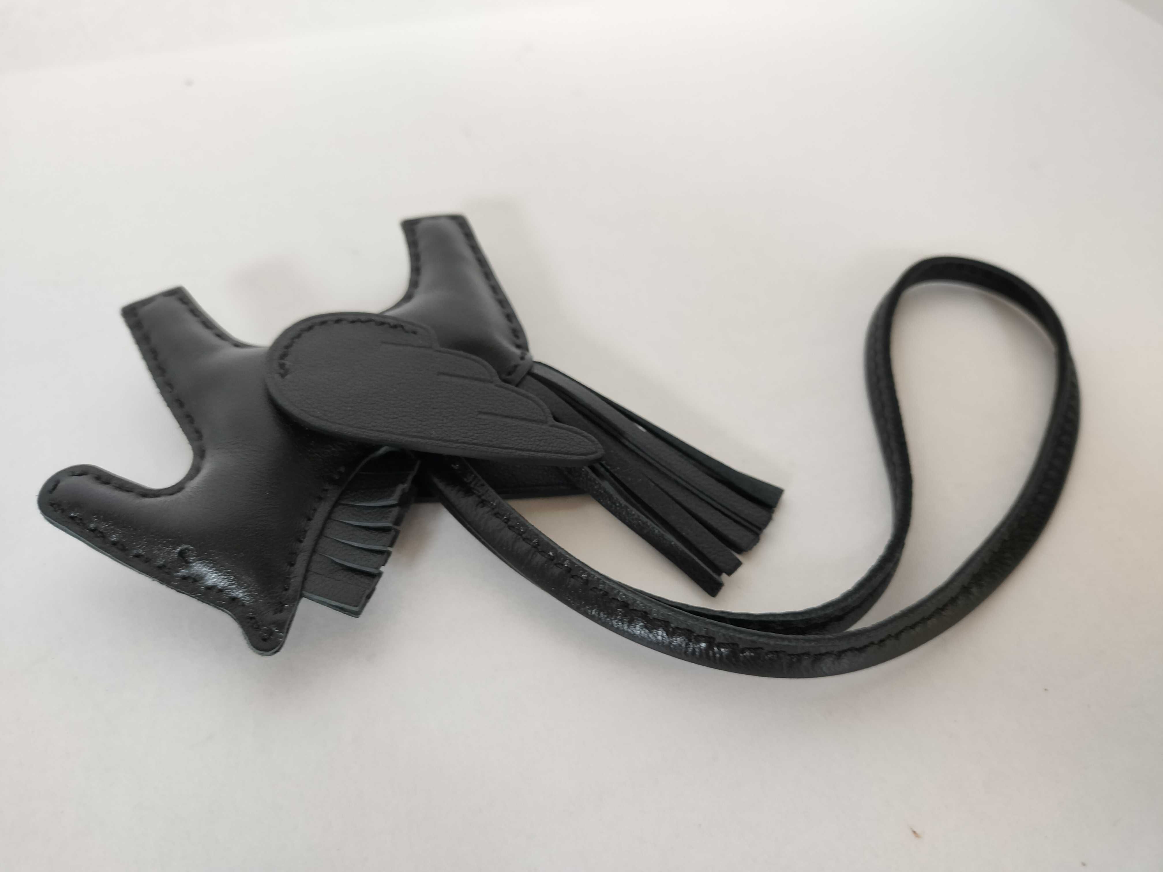 Rodeo PM Pegasus So Black G Stamp Charm — view 5