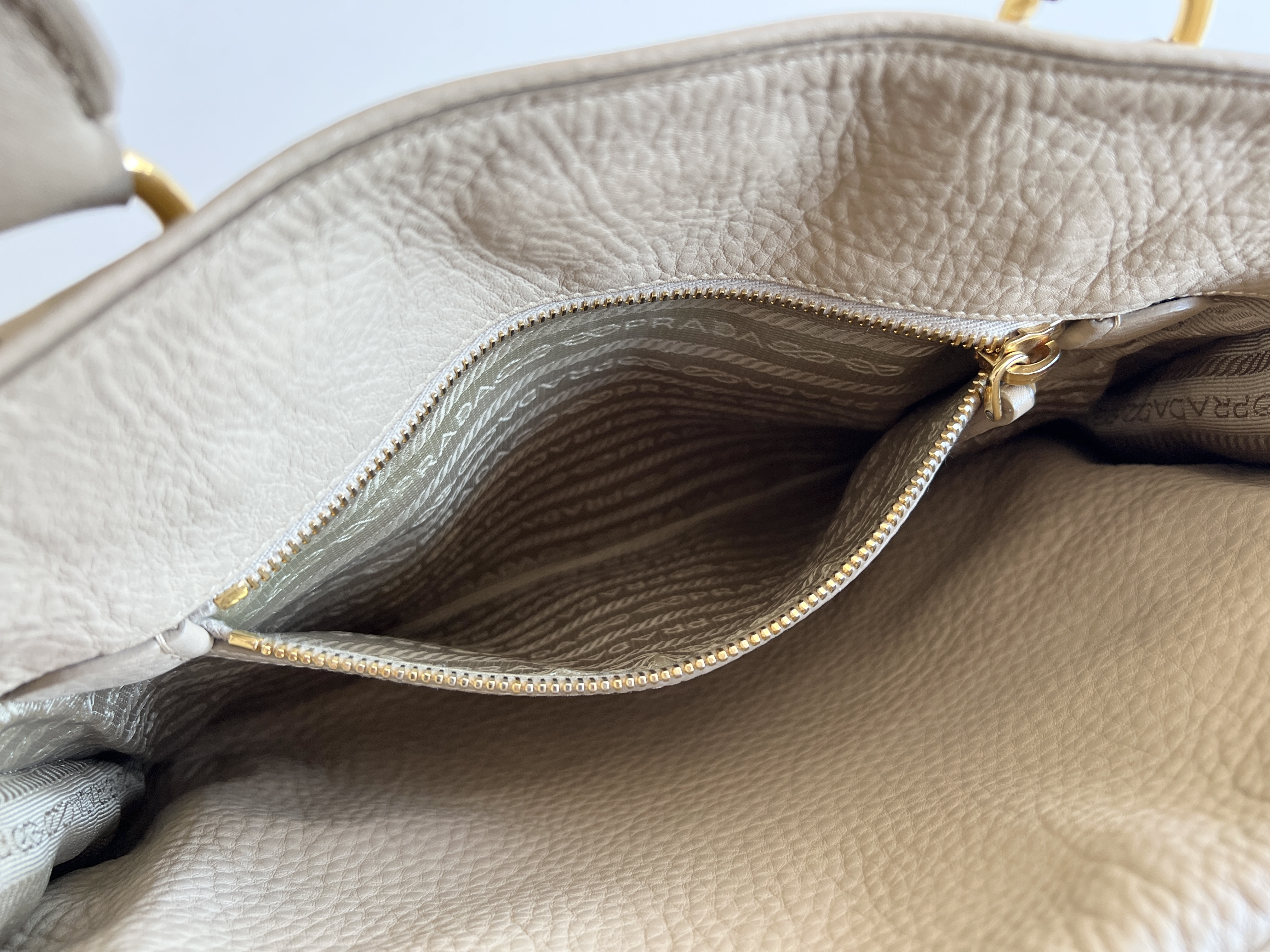 Vitello Daino Leather Logo Mini Boston Bag Handbag Tote Bag — view 12