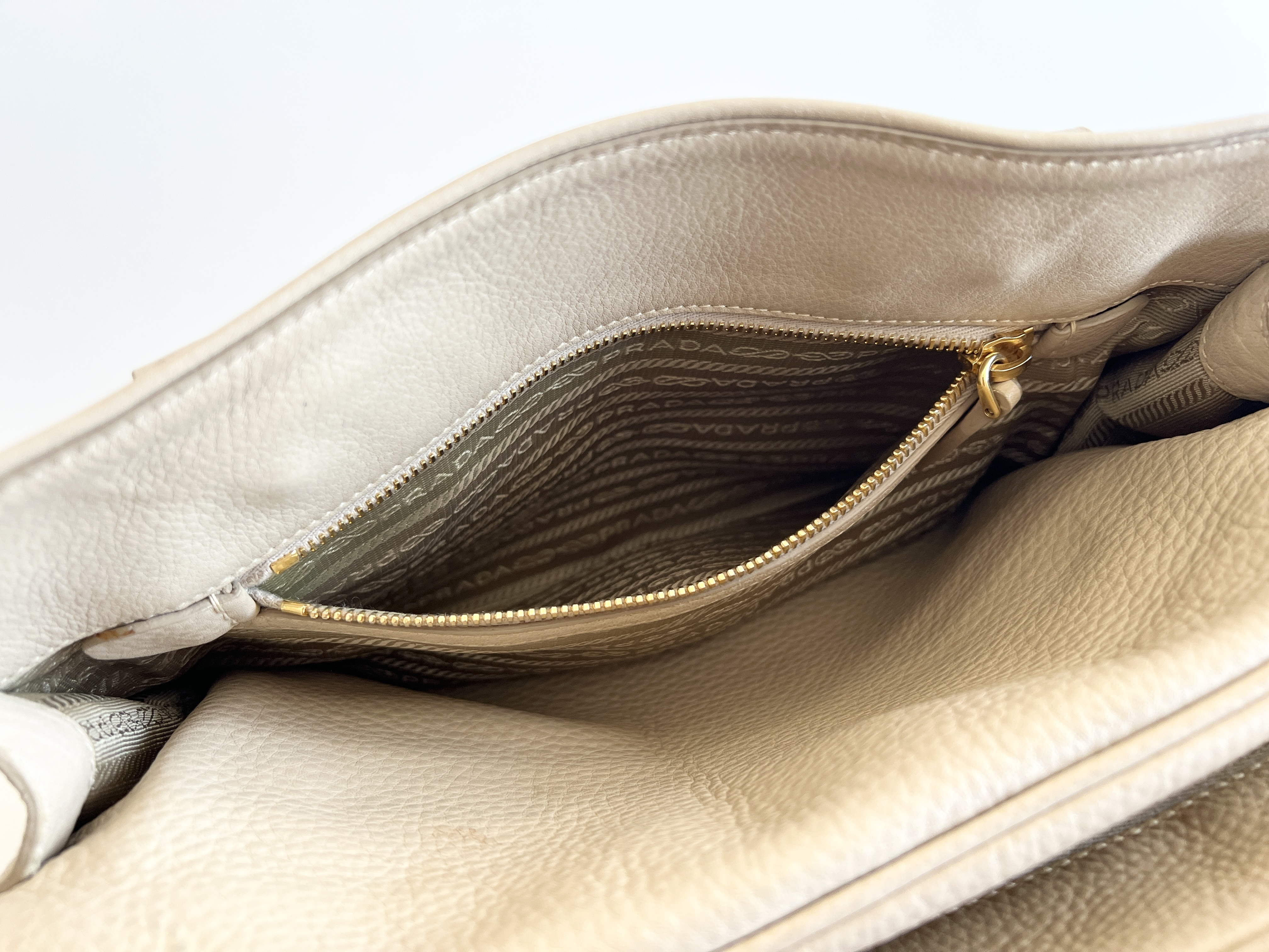 Vitello Daino Leather Logo Mini Boston Bag Handbag Tote Bag — view 14