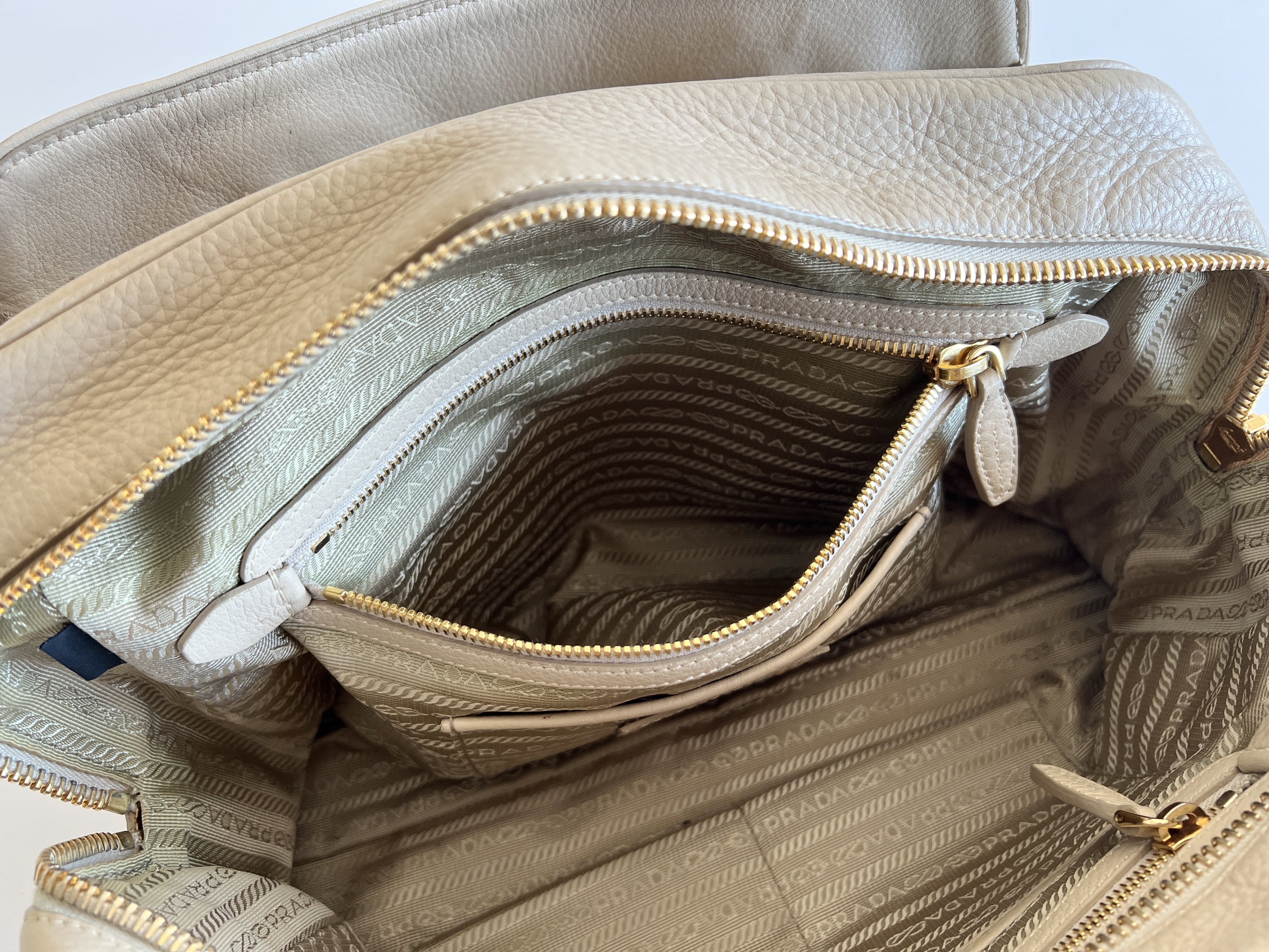 Vitello Daino Leather Logo Mini Boston Bag Handbag Tote Bag — view 7