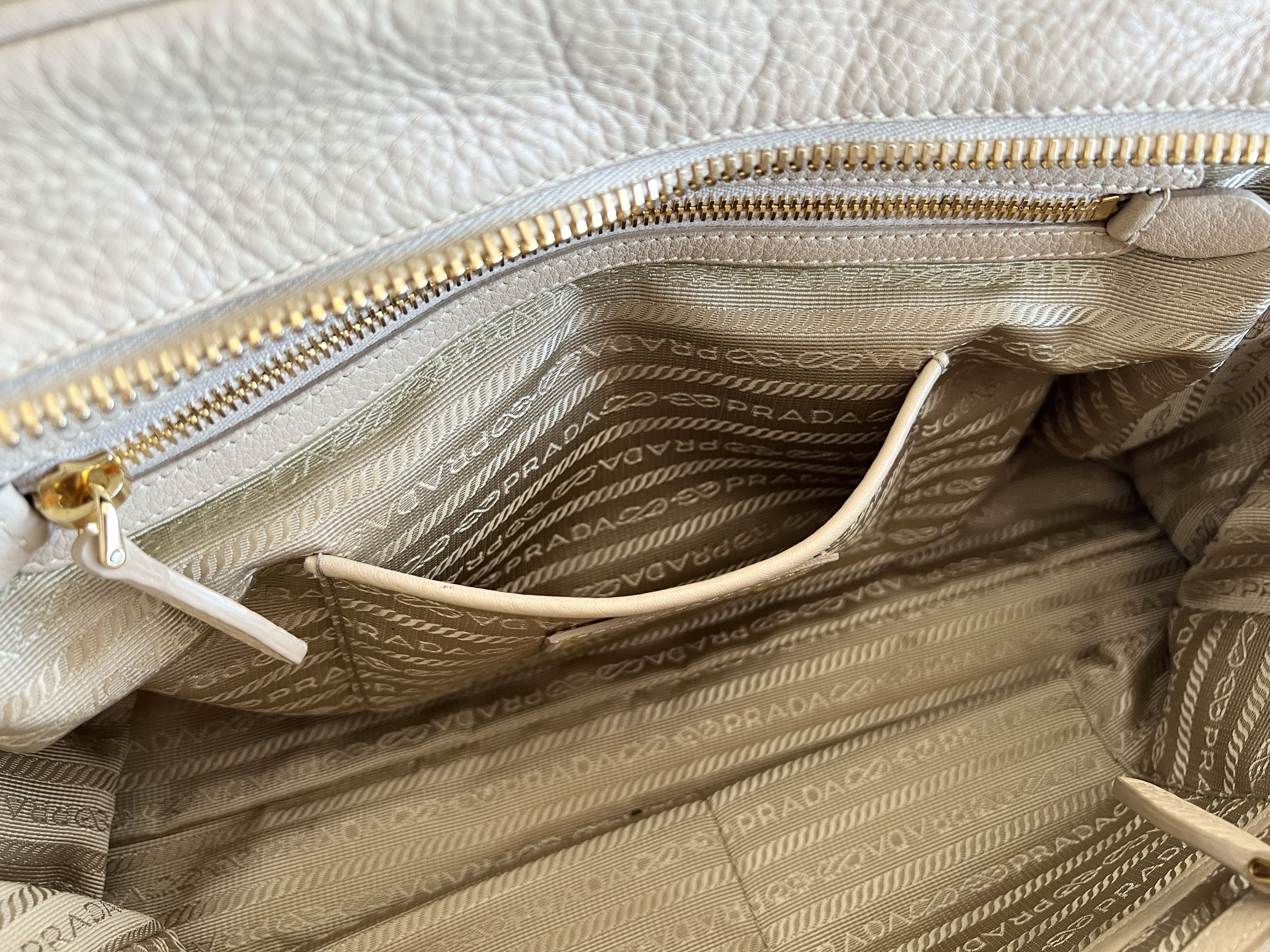Vitello Daino Leather Logo Mini Boston Bag Handbag Tote Bag — view 8