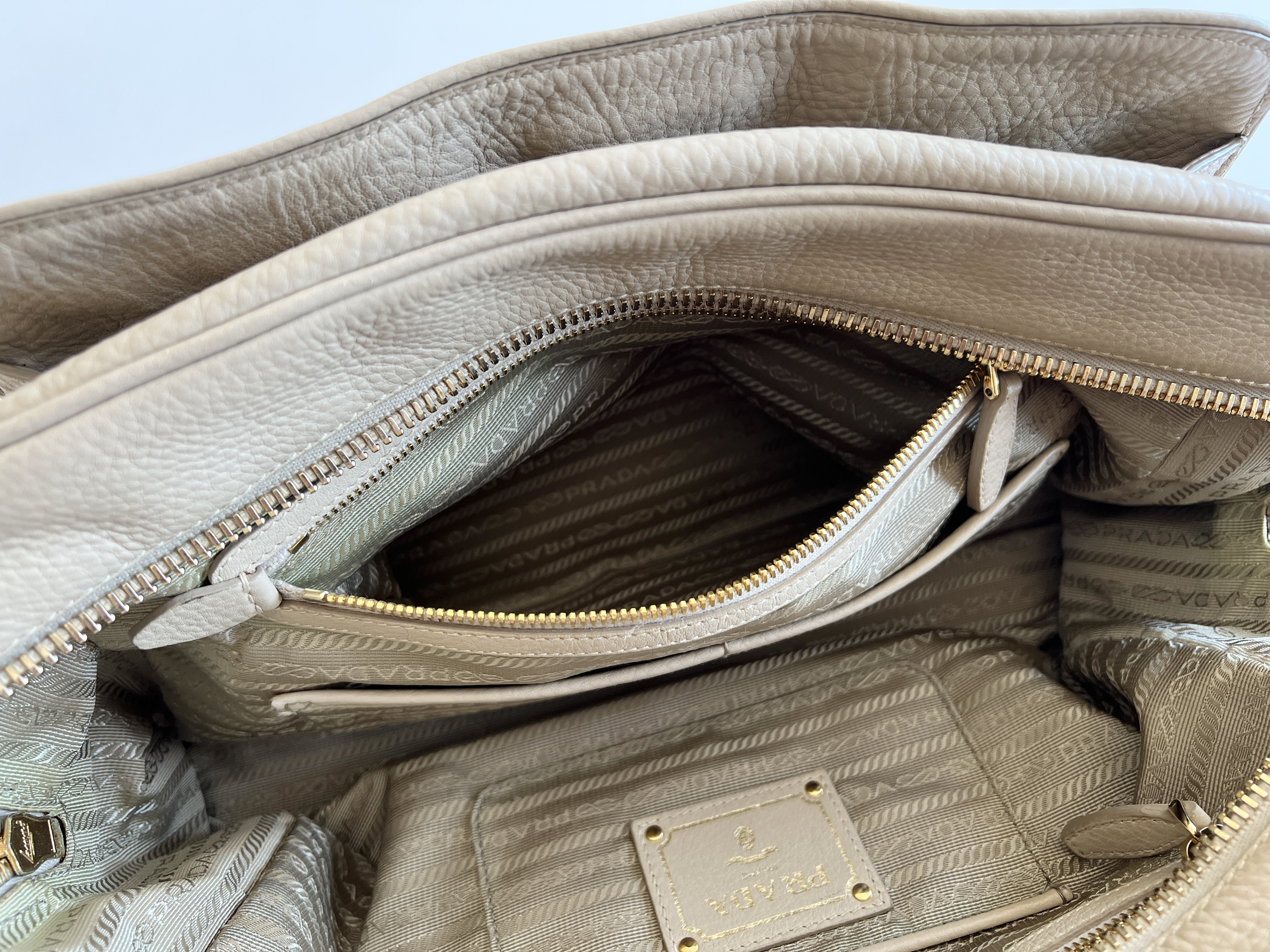 Vitello Daino Leather Logo Mini Boston Bag Handbag Tote Bag — view 9