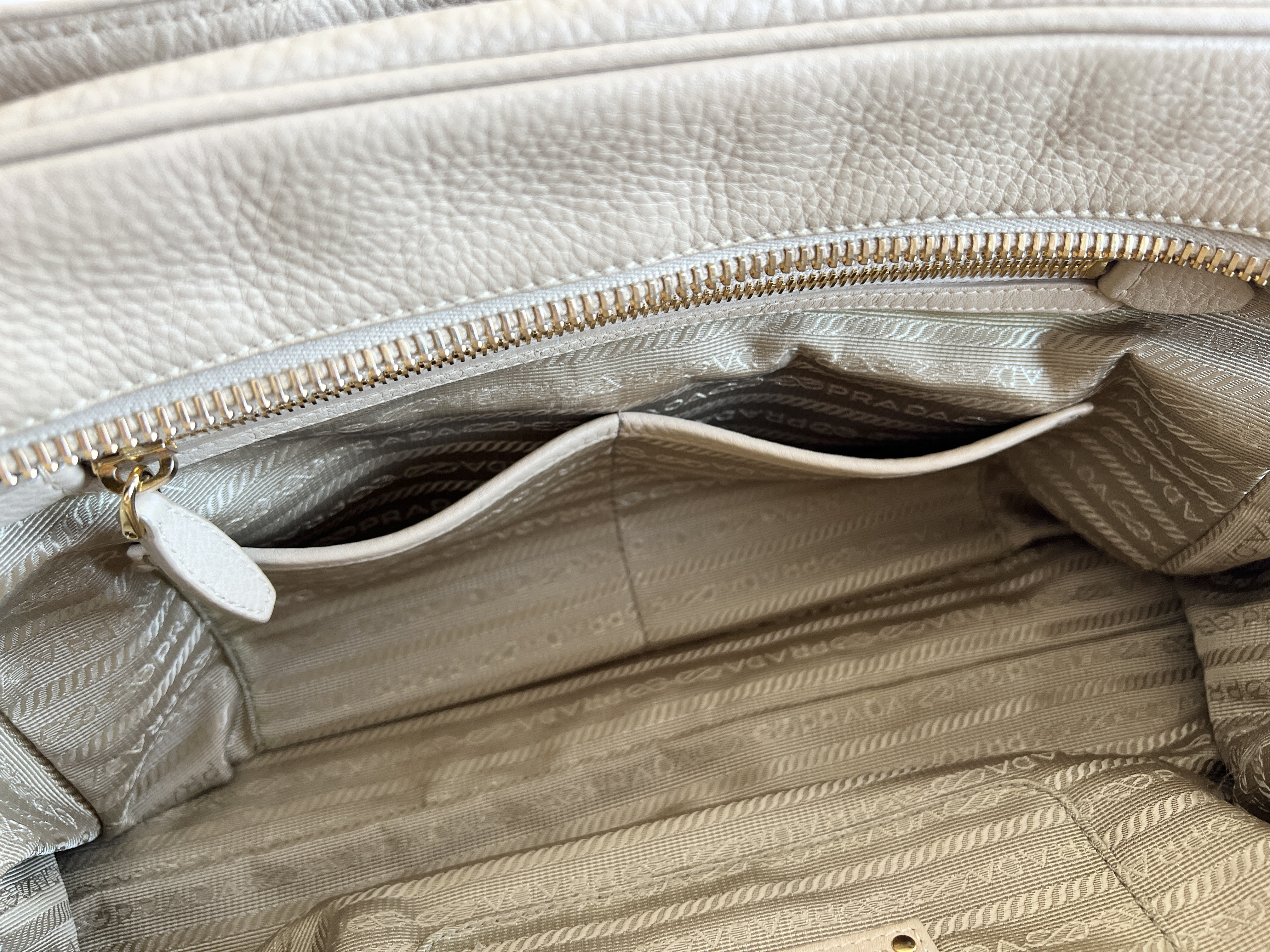 Vitello Daino Leather Logo Mini Boston Bag Handbag Tote Bag — view 10