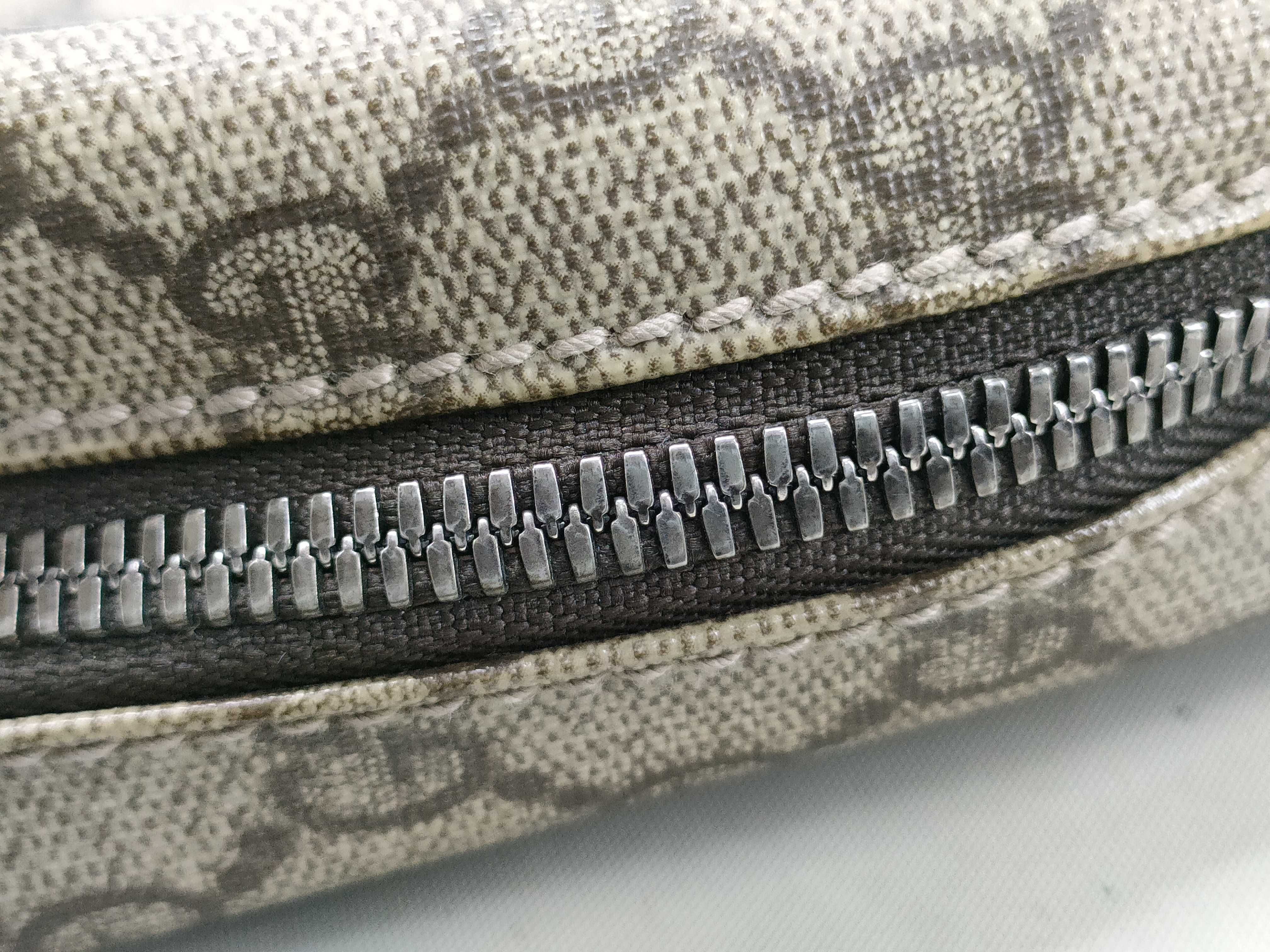 GG Supreme Gucci Shoulder Bag Supreme Leather Shoulder Bag — view 8