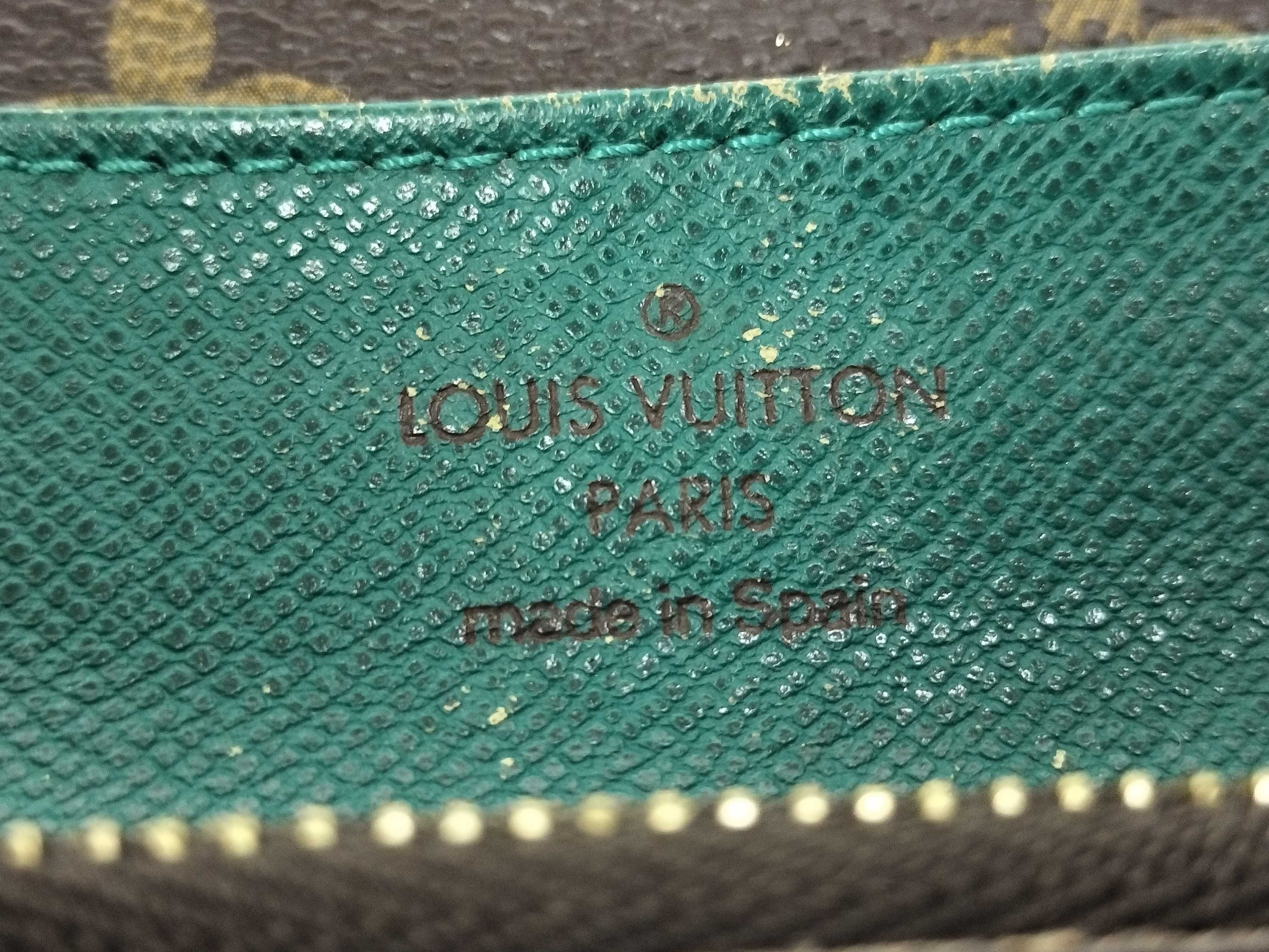 Monogram Louis Vuitton Portefeuille Emilie wallet, scuffs, wear and tear. — view 15
