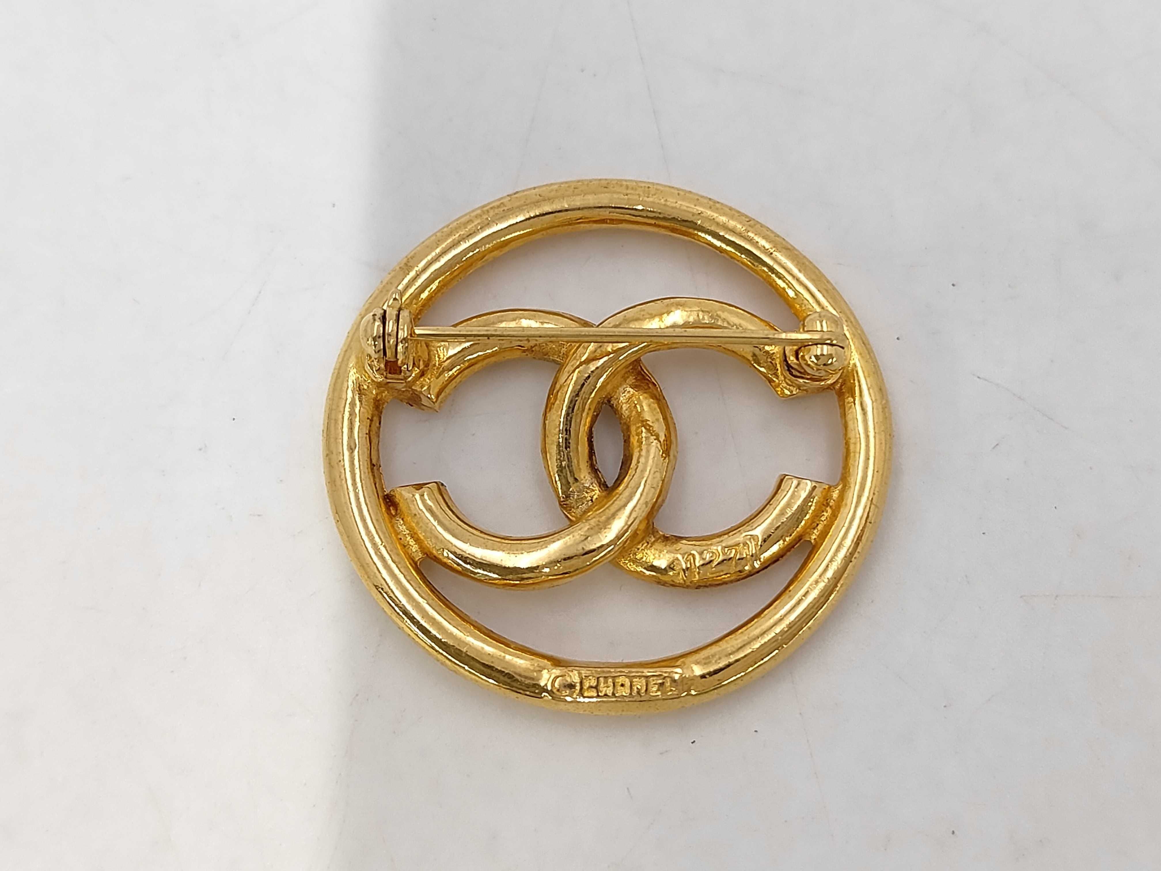 brooch — view 2