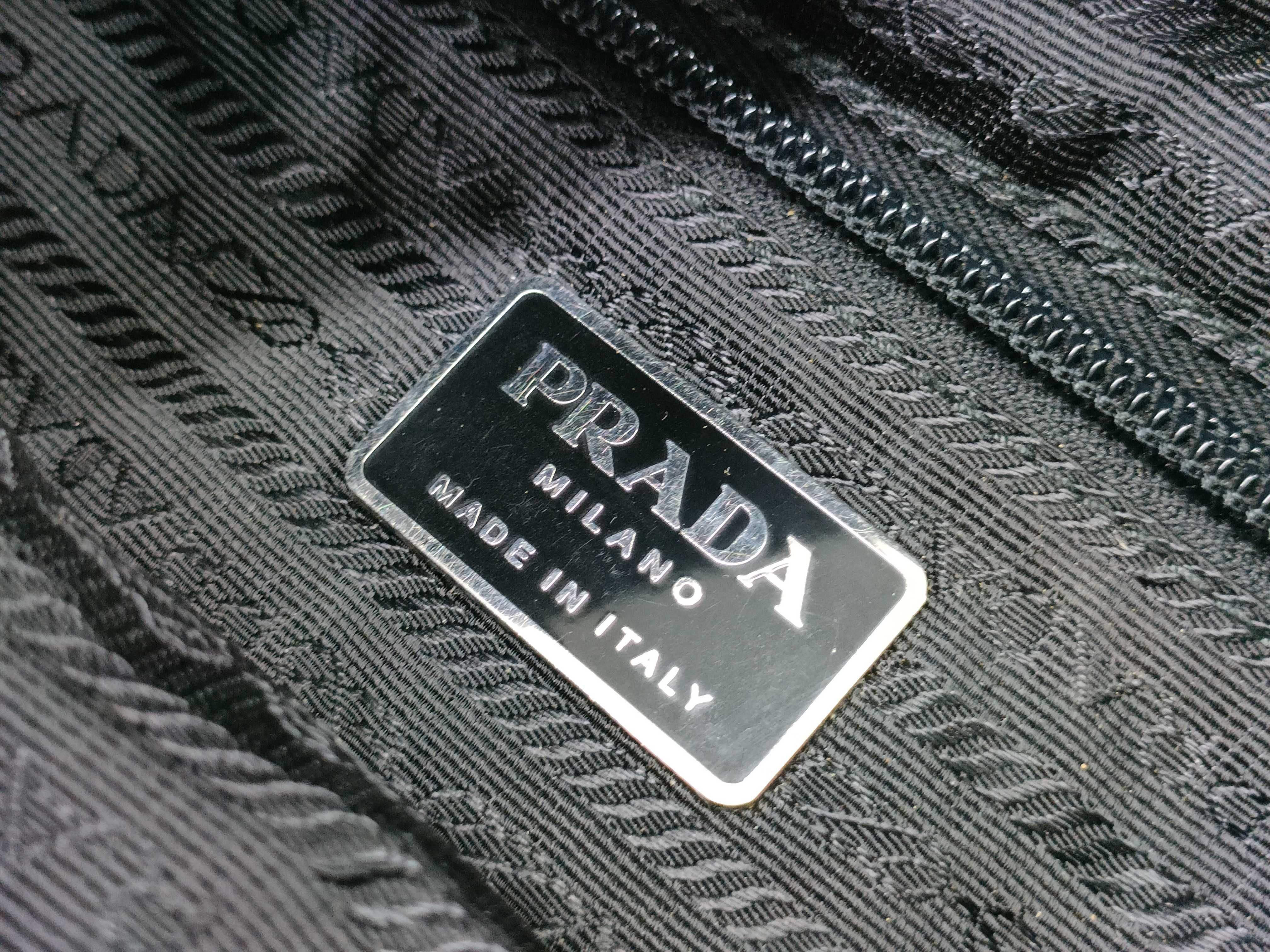 nylon tote bag, black, with zipper and white tag, size 58. — view 12