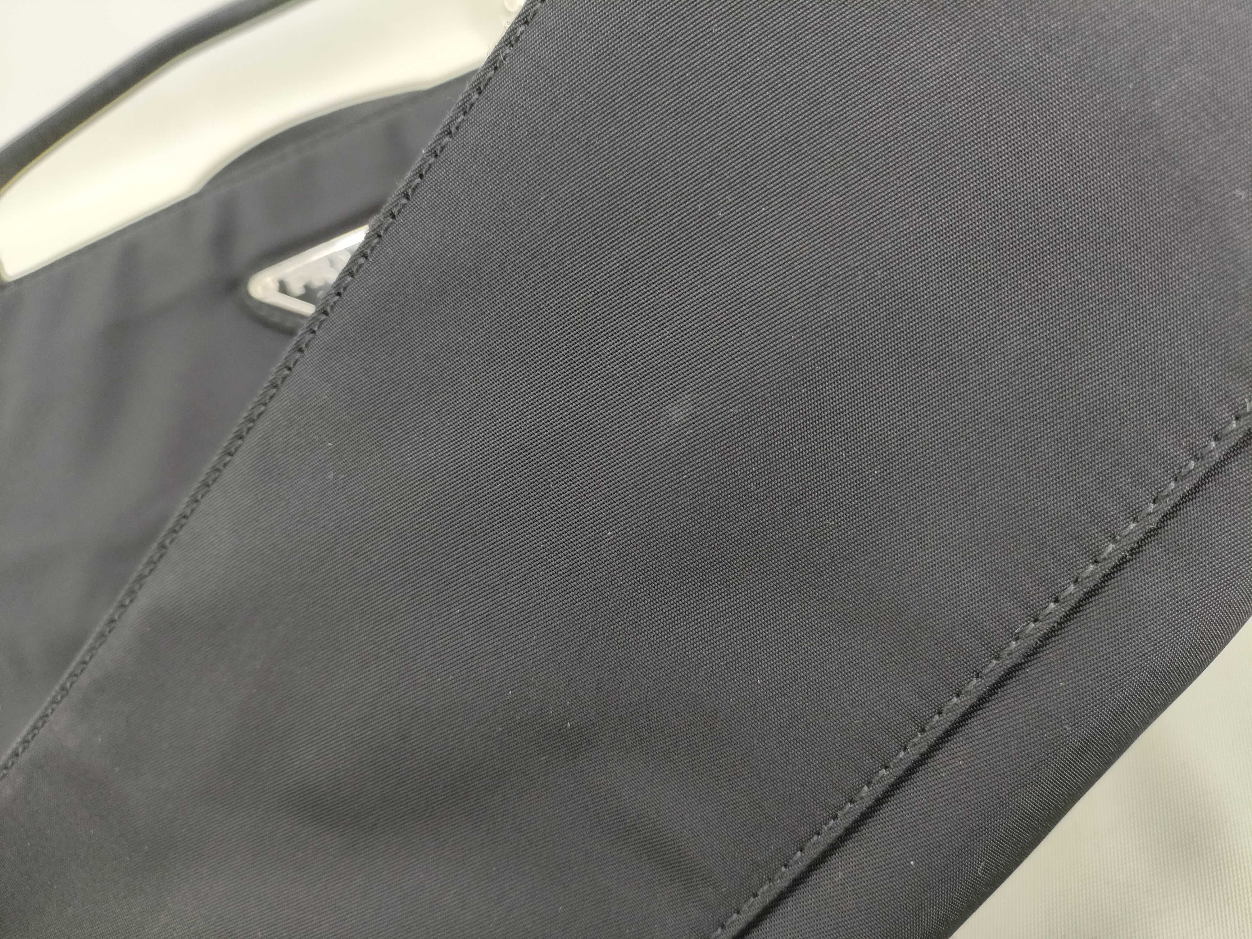 nylon tote bag, black, with zipper and white tag, size 58. — view 15