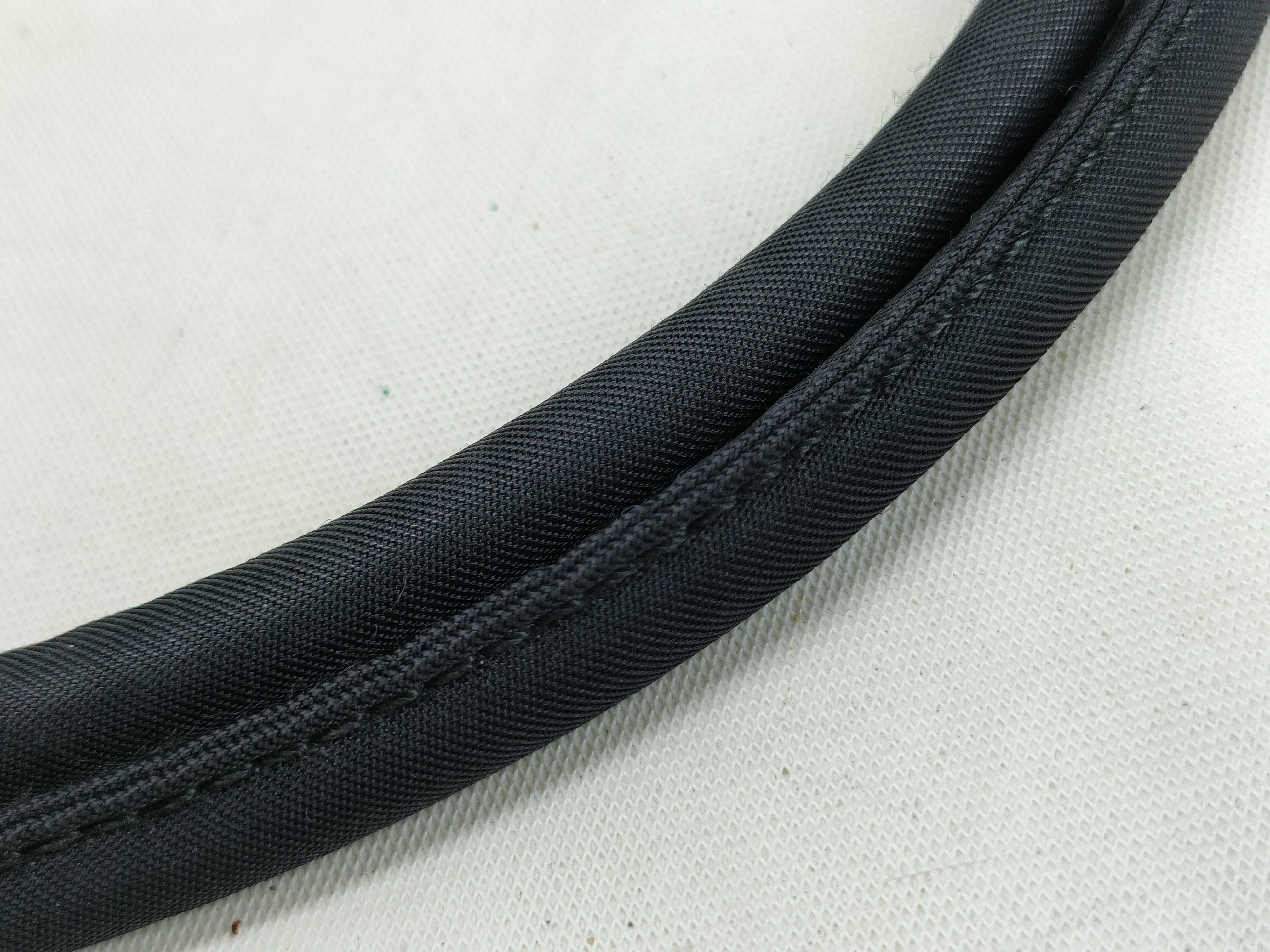 nylon tote bag, black, with zipper and white tag, size 58. — view 6