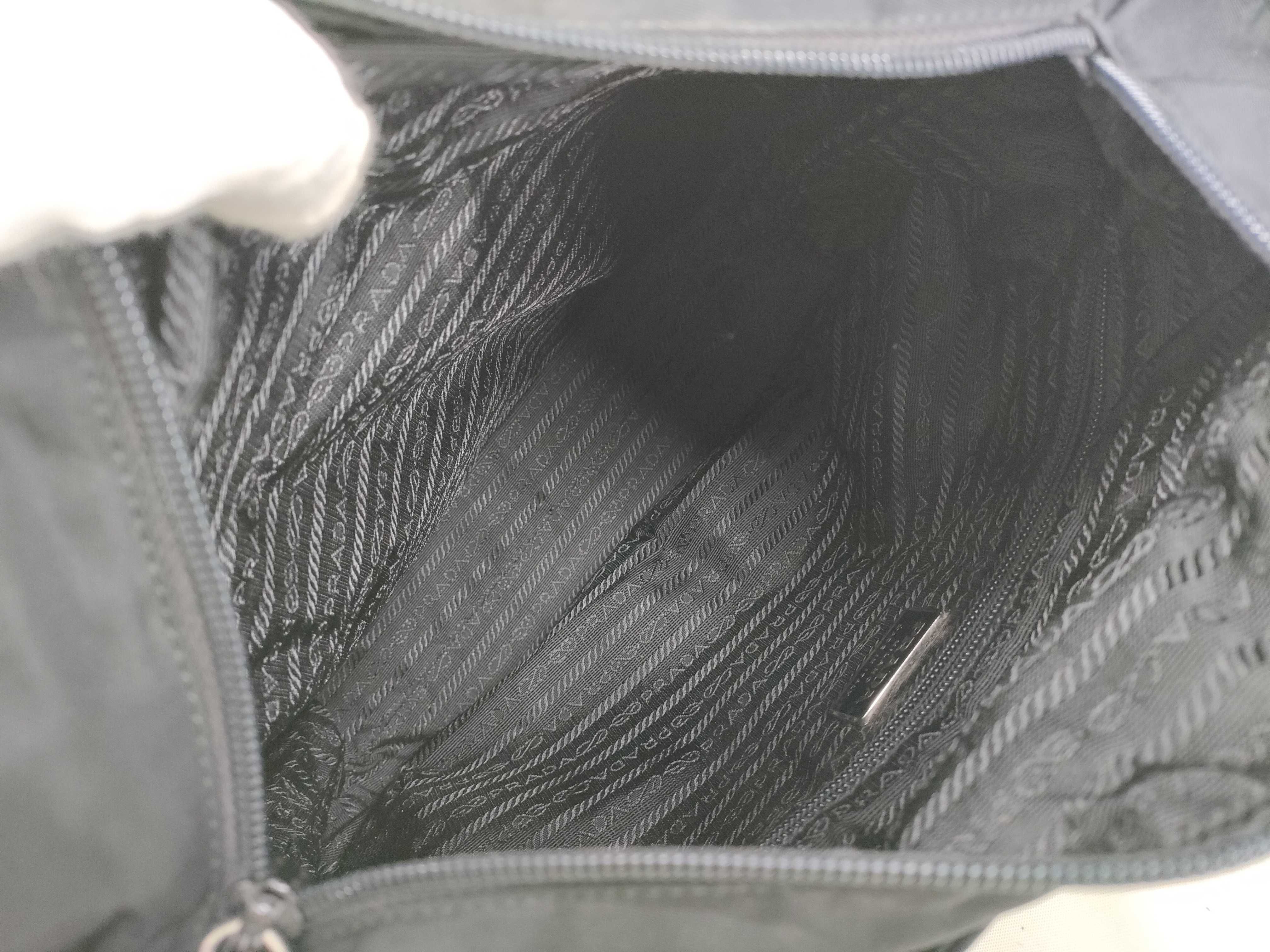 nylon tote bag, black, with zipper and white tag, size 58. — view 9