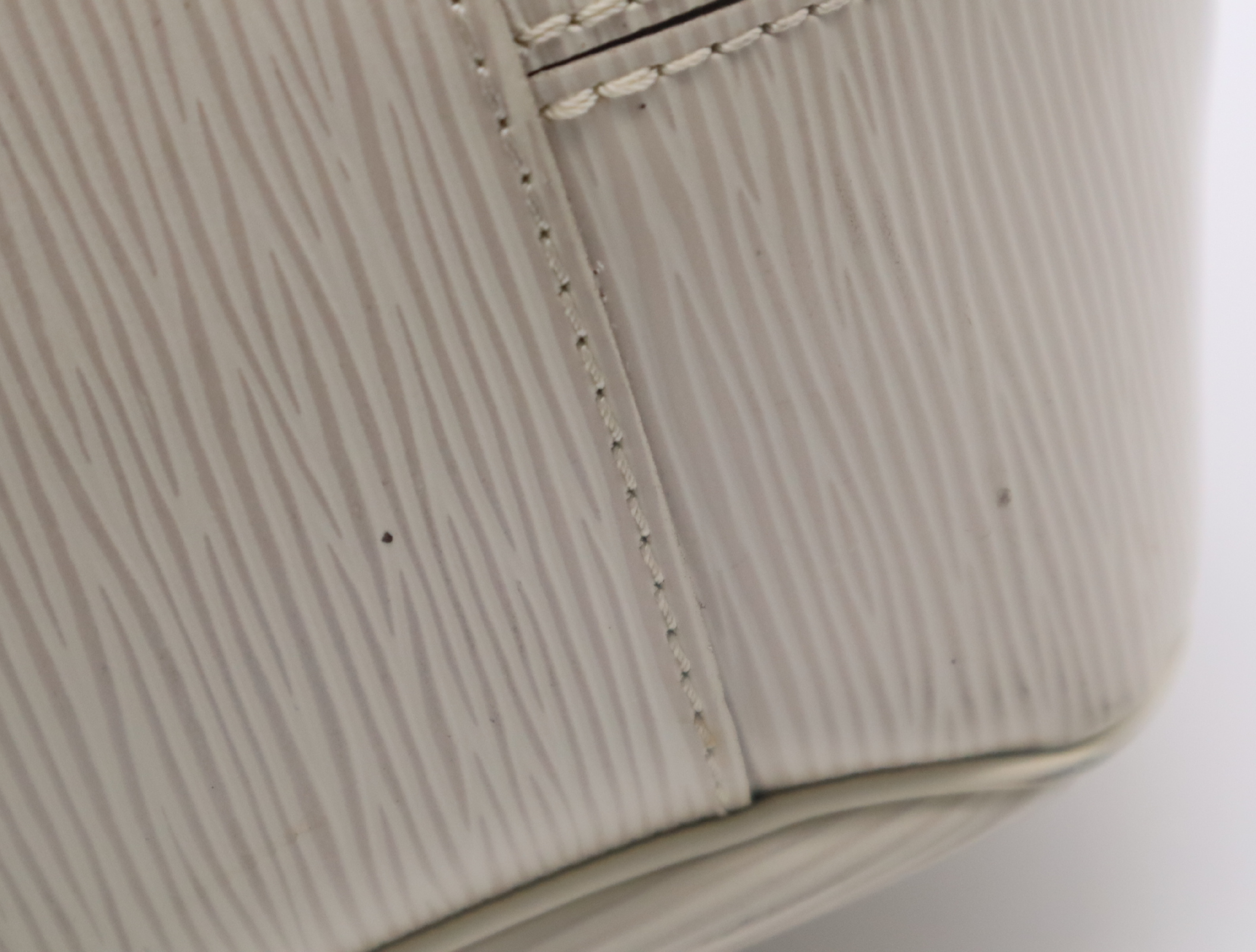 M5926J Epi Passy Ivoire Handbag — view 14