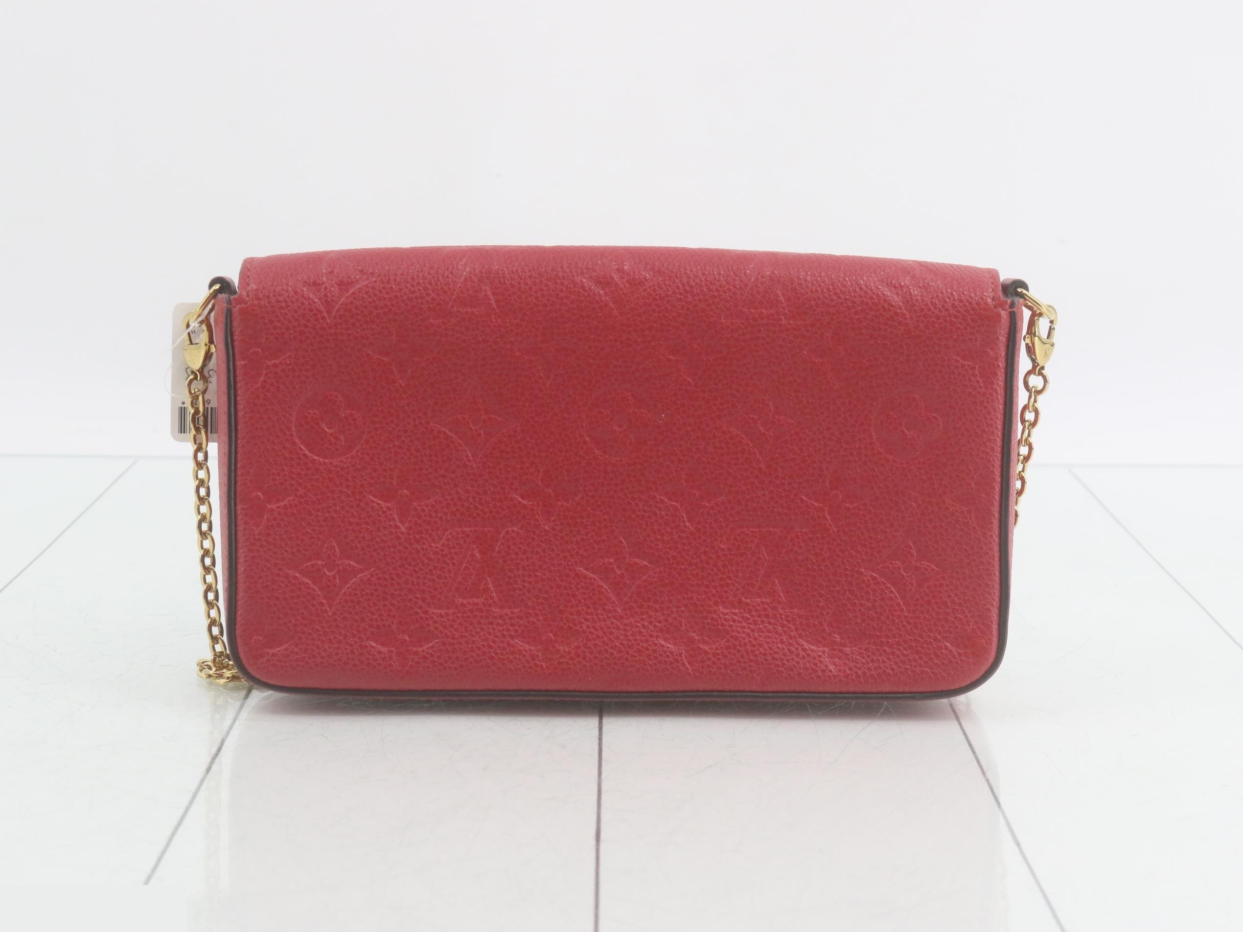 Red shoulder bag — view 2