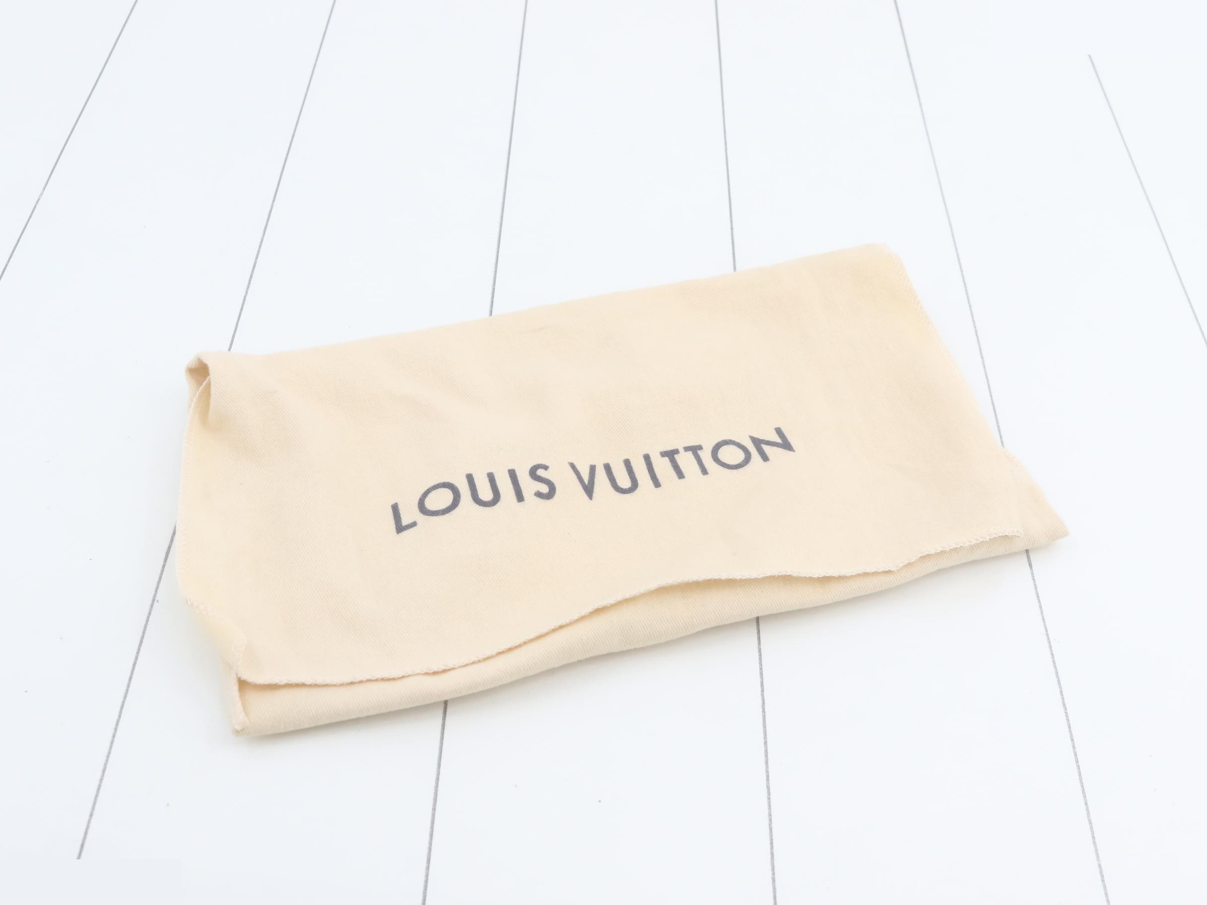 Red shoulder bag — view 7