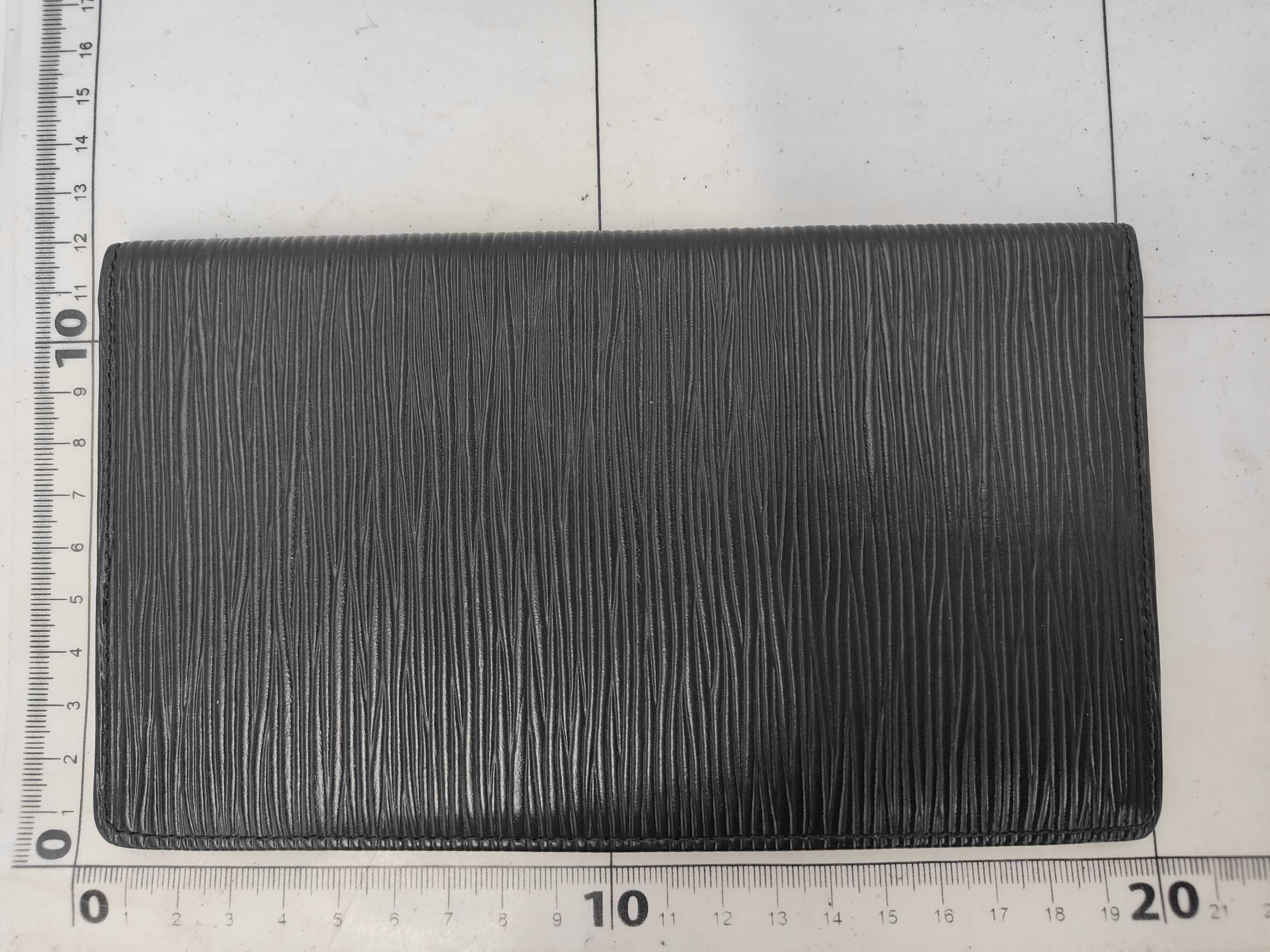 LV Epi Portefeuille Credit M63212/CA0946 Wallet — view 2