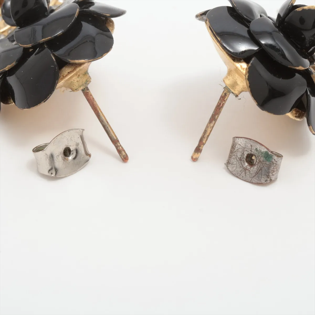Coco Mark Camellia A20A Earrings (Pair) Plastic x GP x Rhinestone Gold x Black — view 4