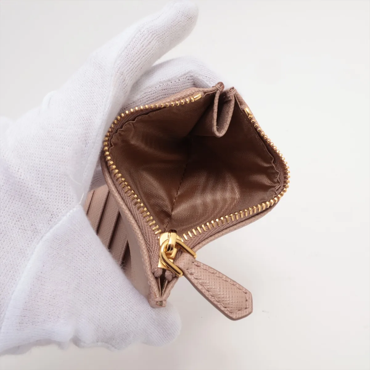 Saffiano Triangle 1ML050 Leather Compact Wallet Beige — view 5