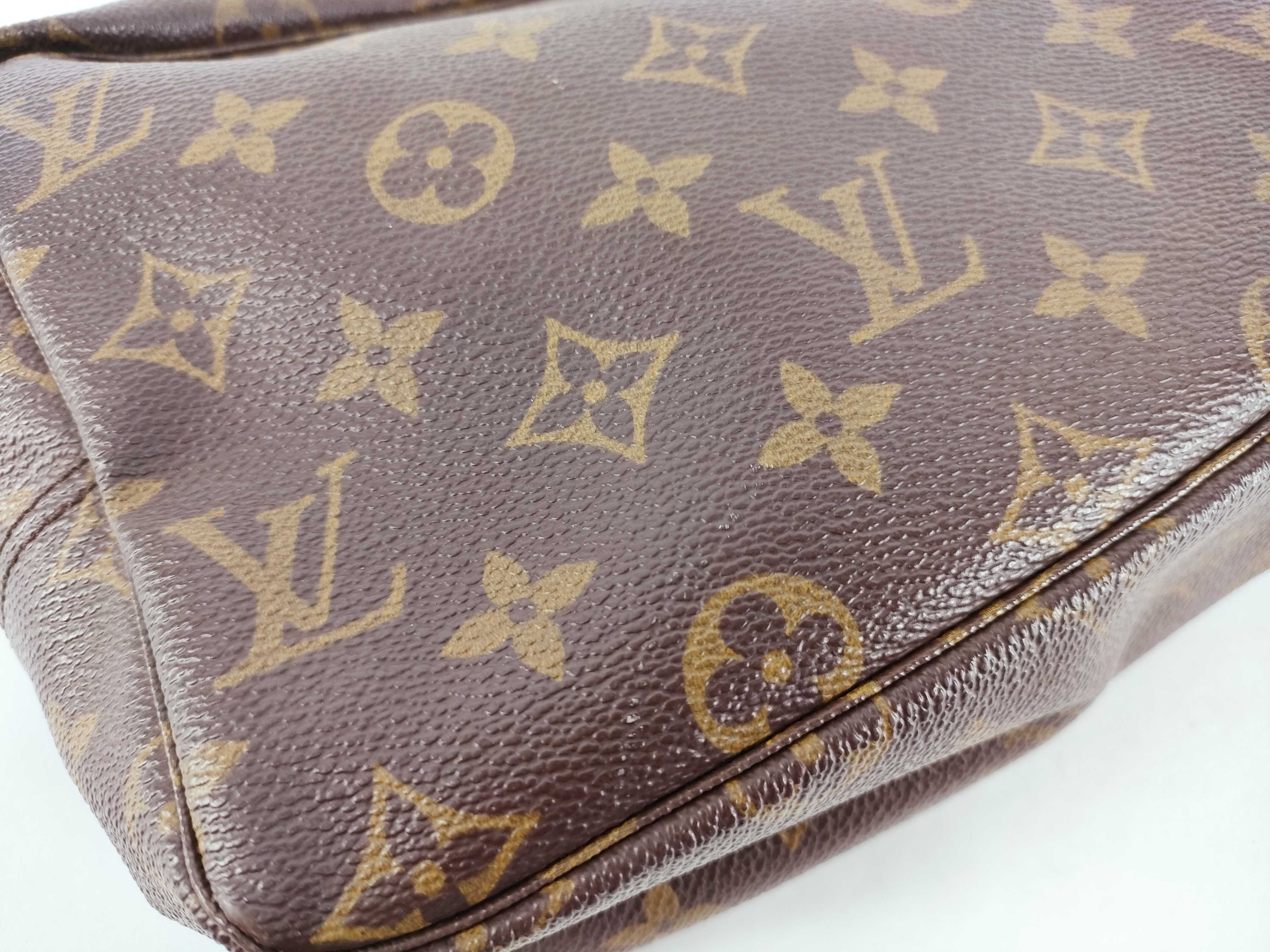 Monogram Louis Vuitton Trousses Toilette 28 Monogram M47522 Pouch — view 7