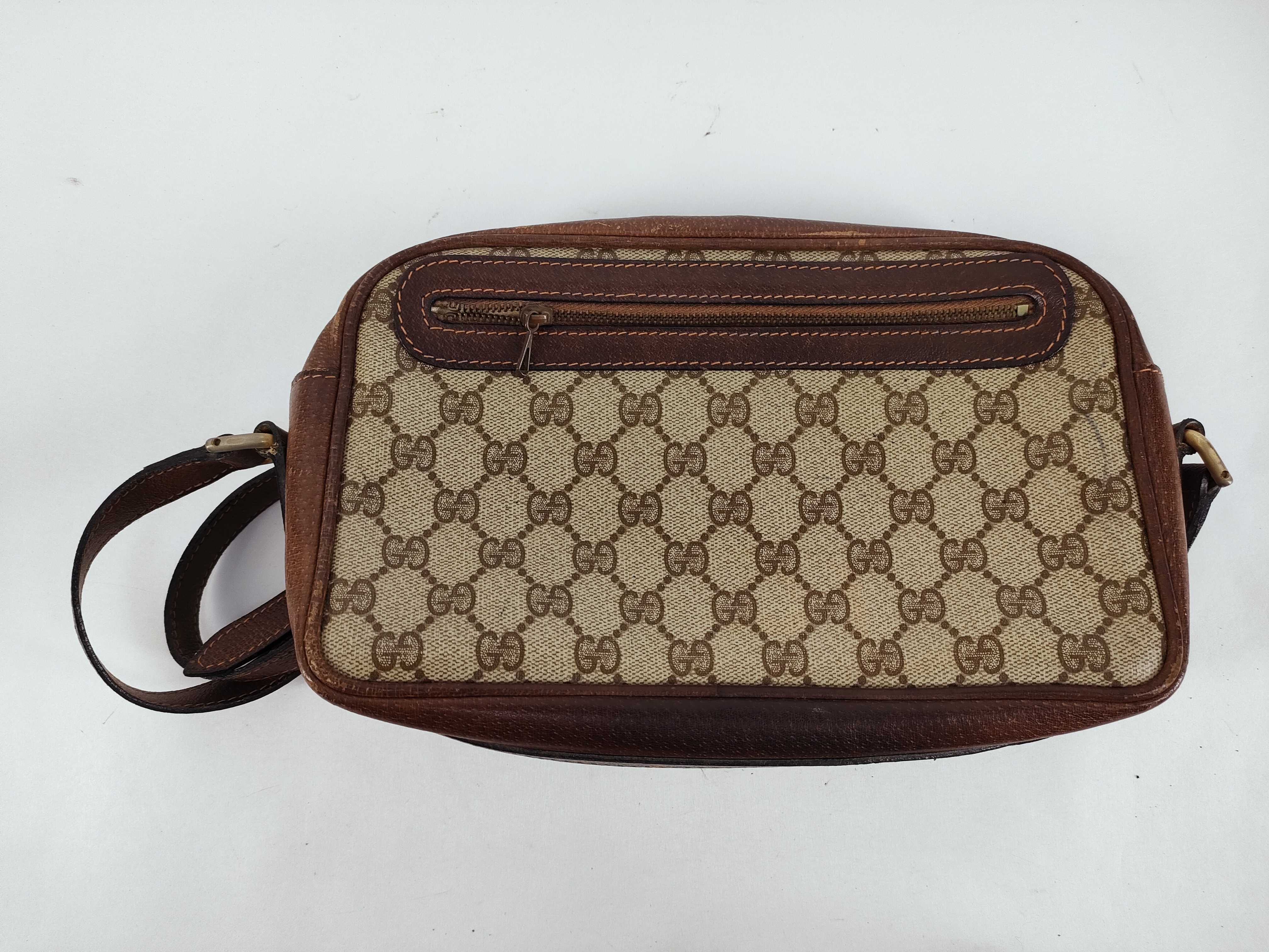 GG Supreme Shoulder Bag with Strap