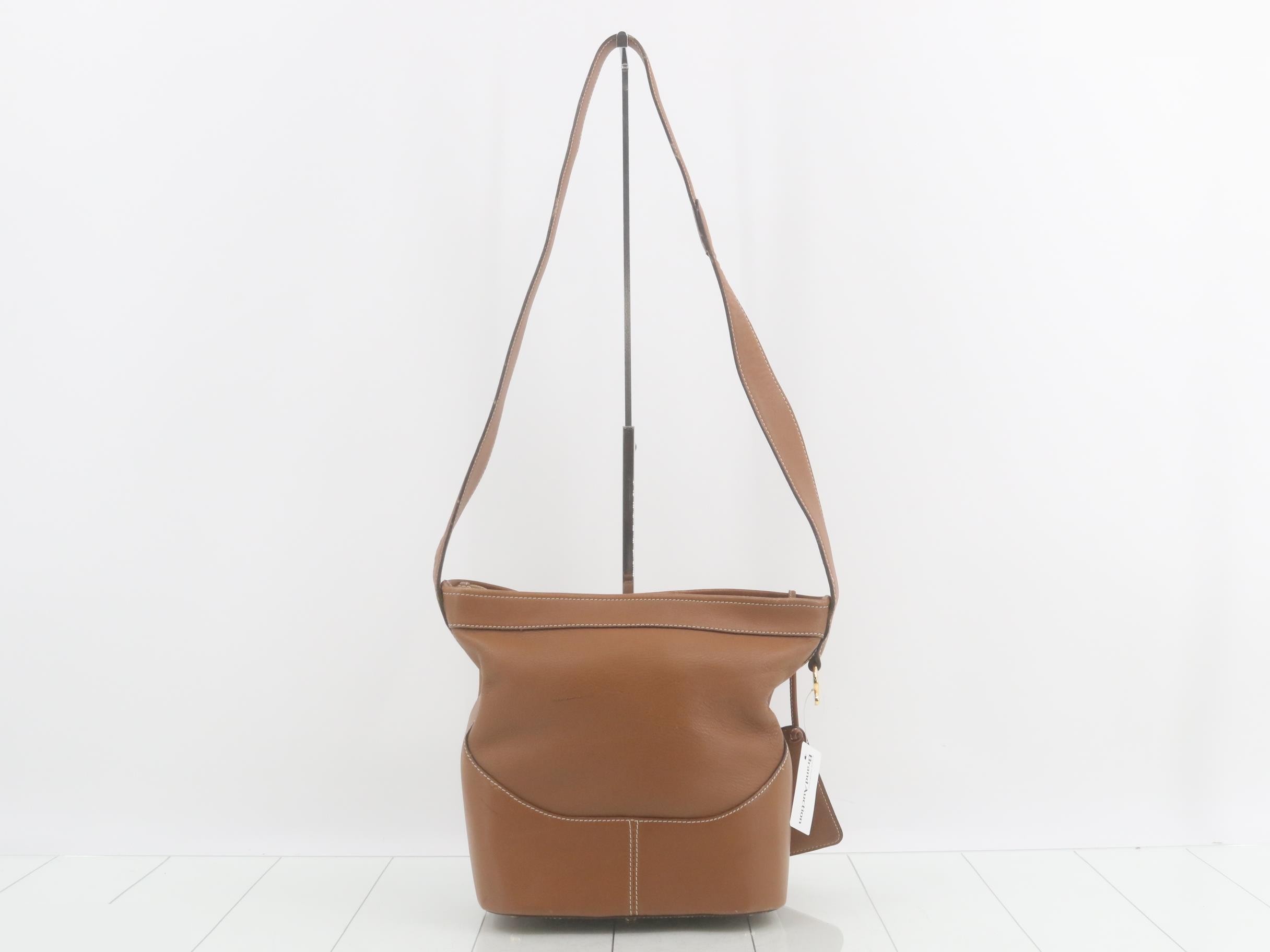 Leather shoulder bag with pouch, light brown. — view 2