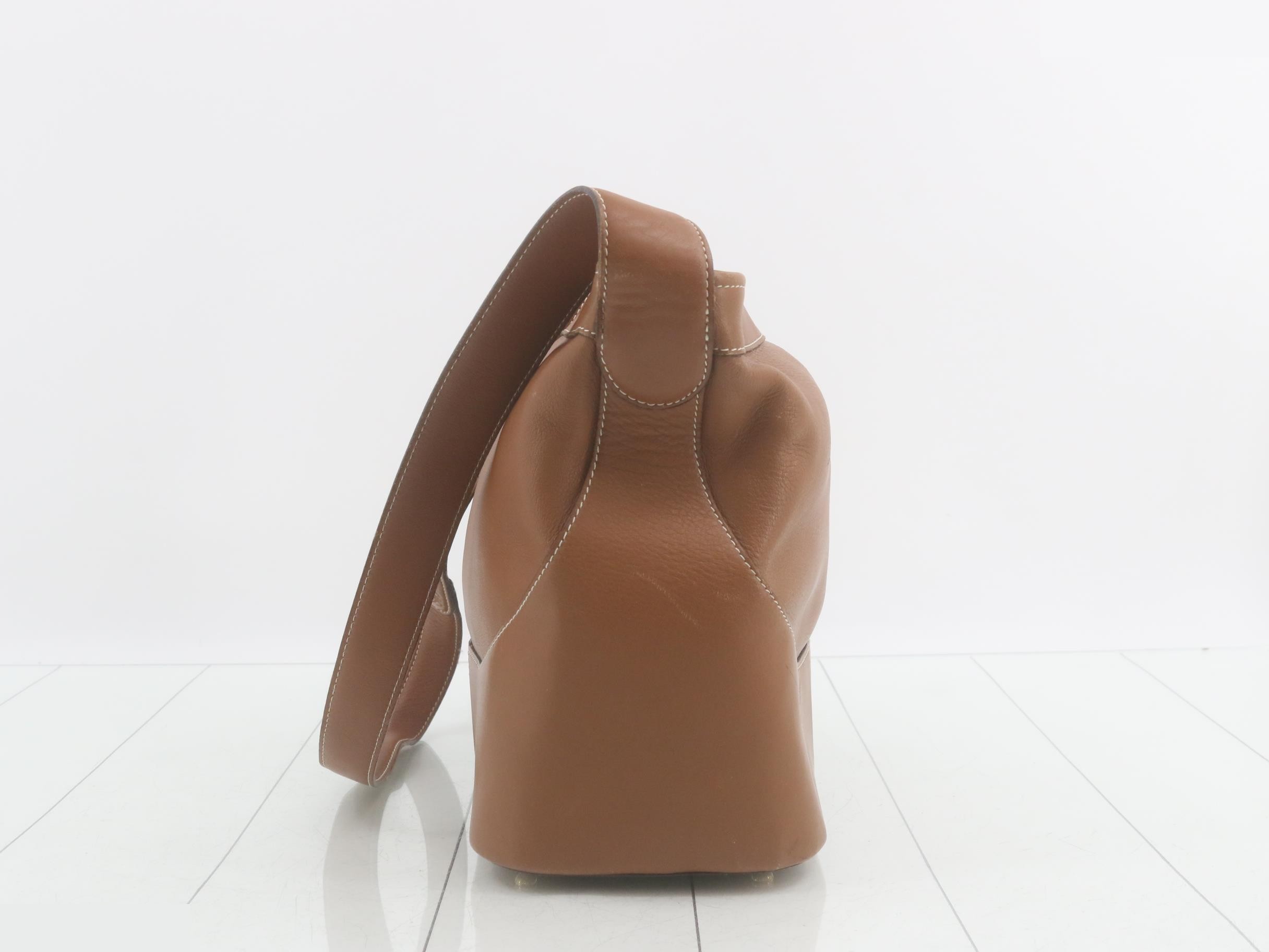 Leather shoulder bag with pouch, light brown. — view 3
