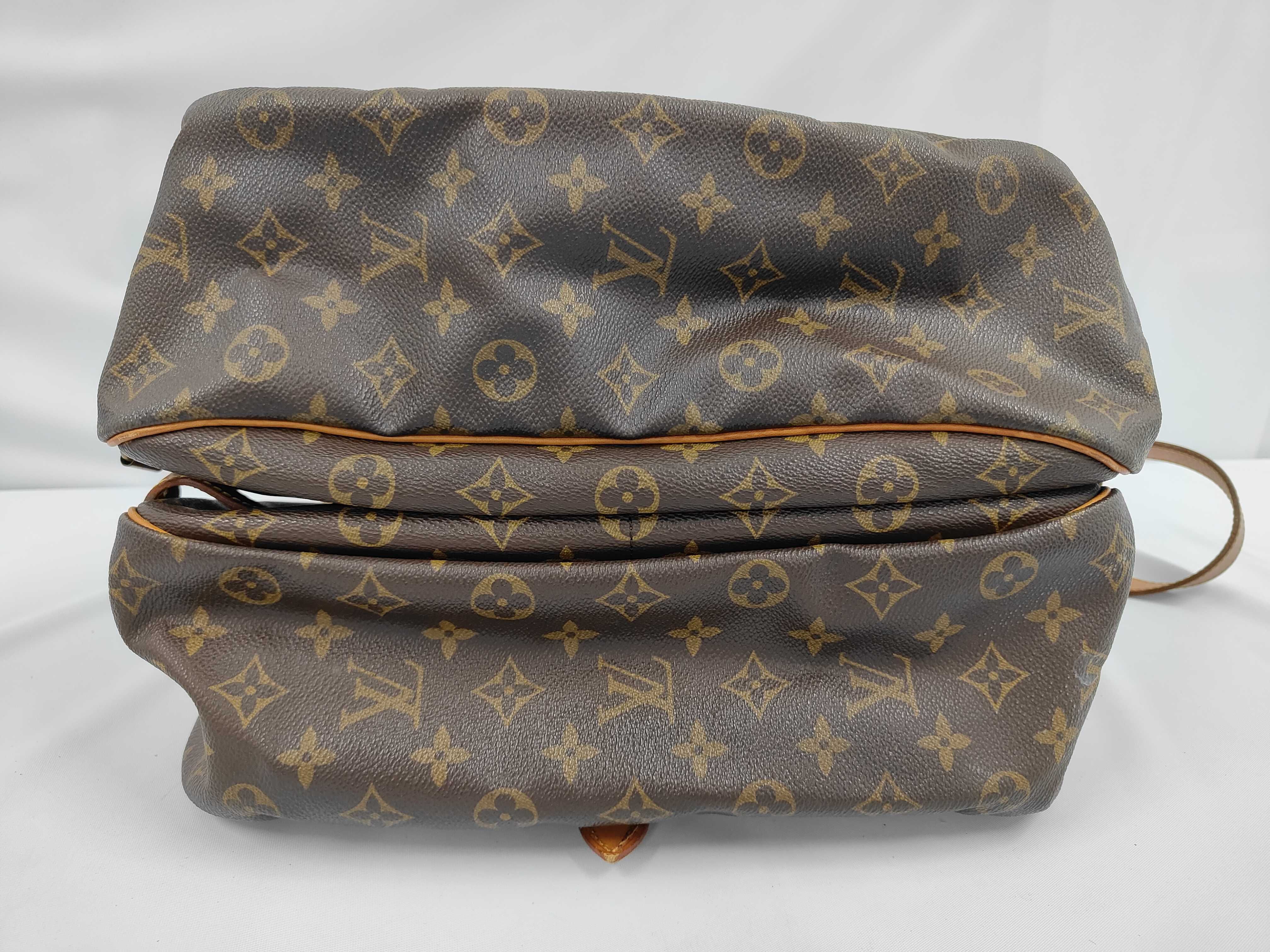 LV Monogram Saumur 35 Shoulder Bag M42254 Shoulder Bag — view 3