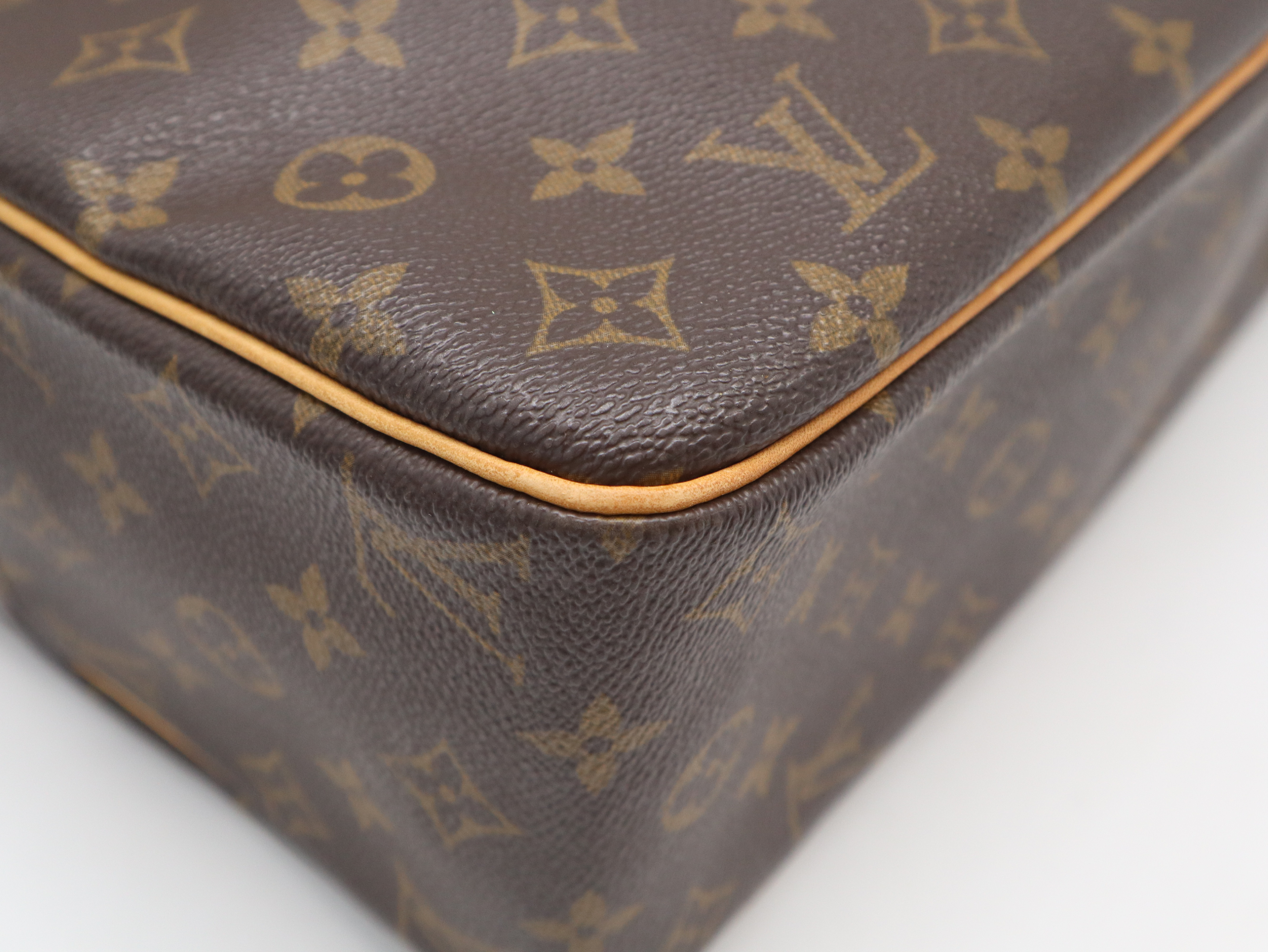M51181 Monogram Cite GM Tote Bag — view 10