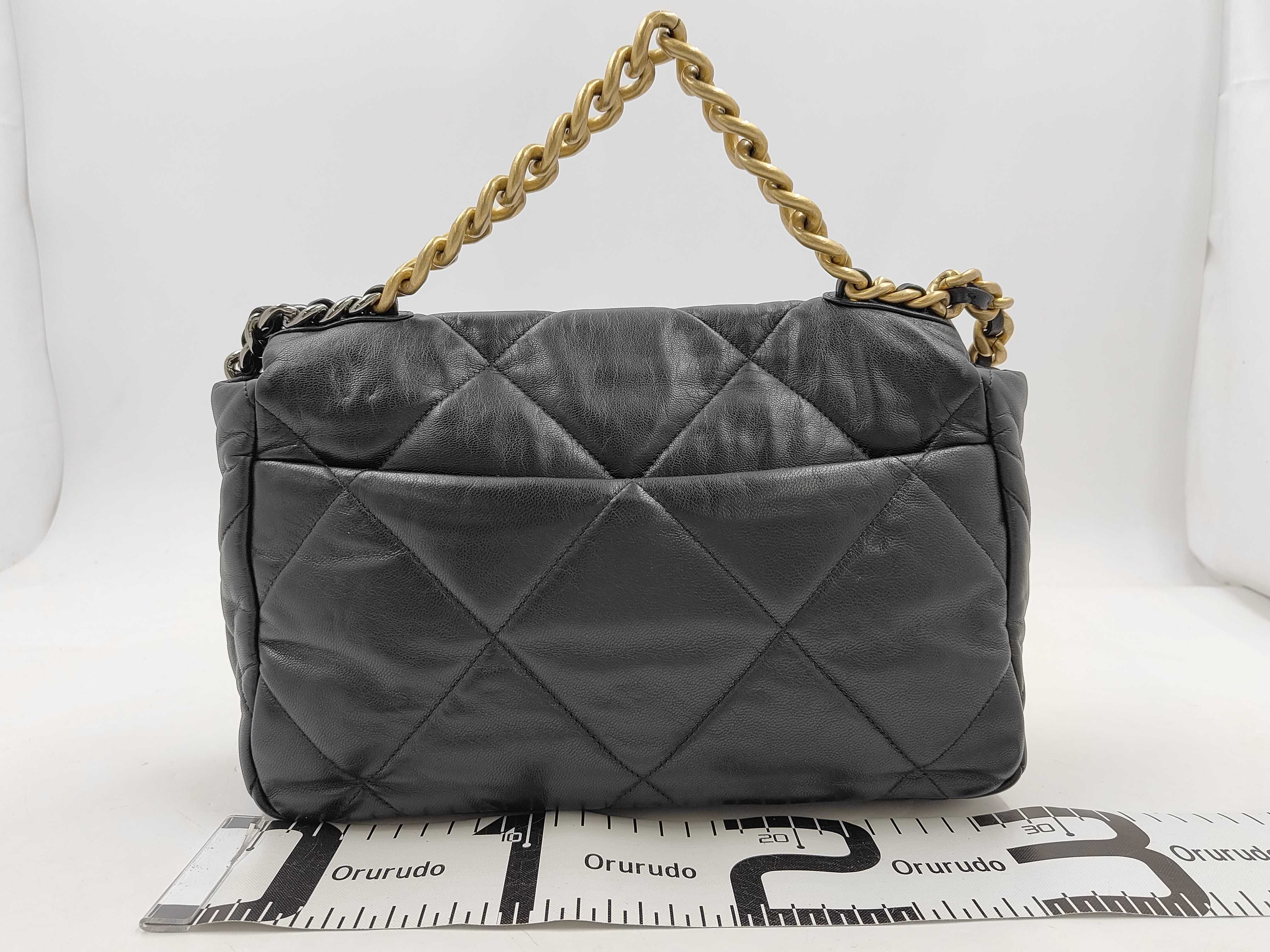 19 Large Lambskin Chain Shoulder Bag Black Gold Shoulder Bag — view 2