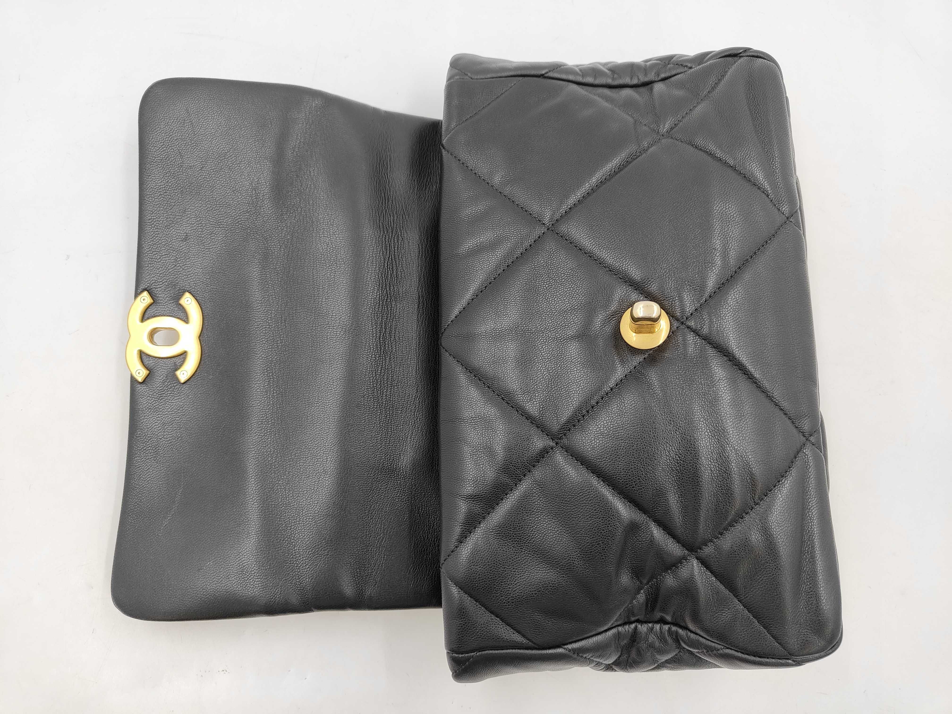 19 Large Lambskin Chain Shoulder Bag Black Gold Shoulder Bag — view 7
