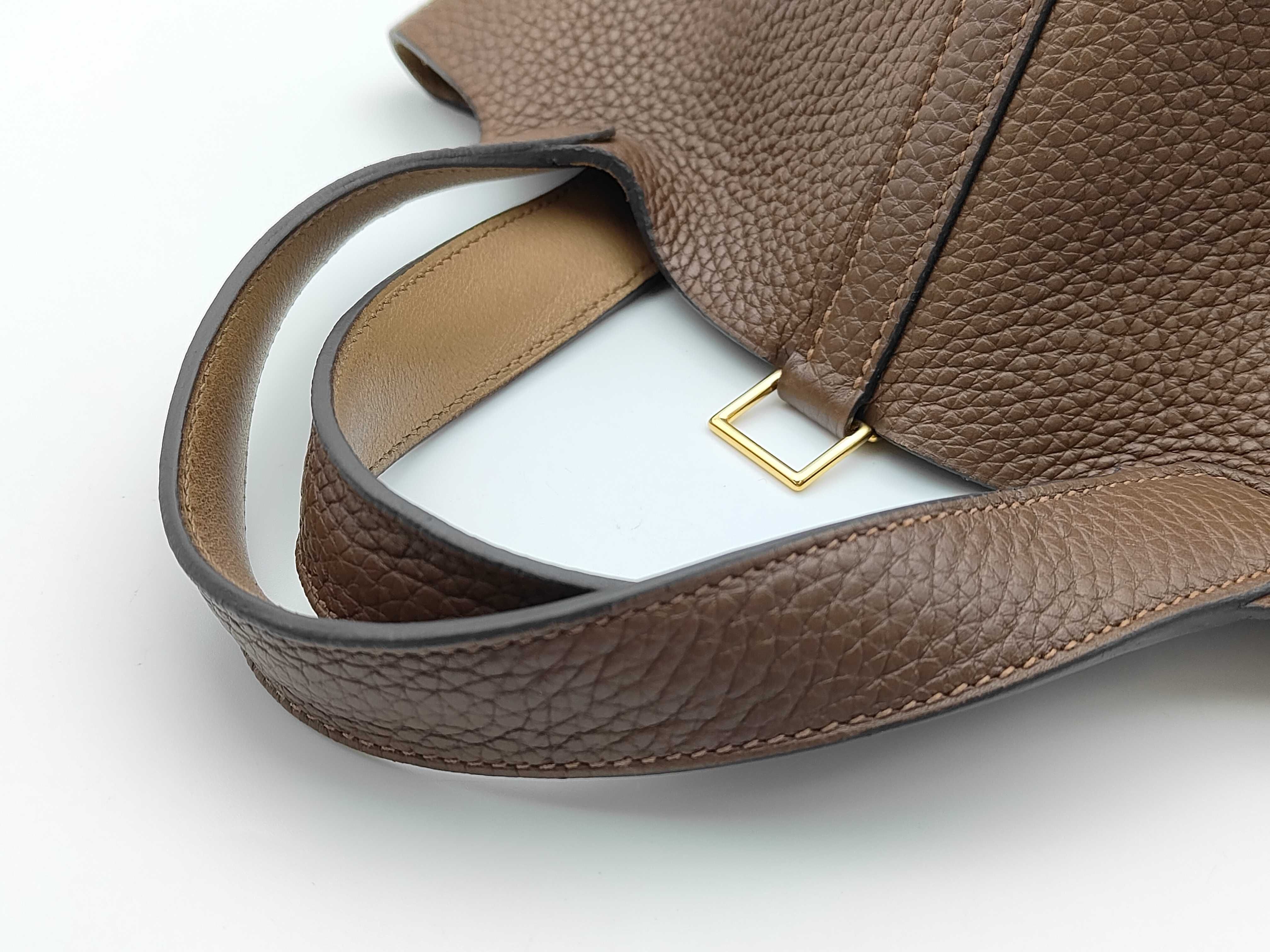 Picotin Lock 18 PM Eclat Taurillon Clemence Leather Arzan x Biscuit Gold Hardware Handbag — view 3