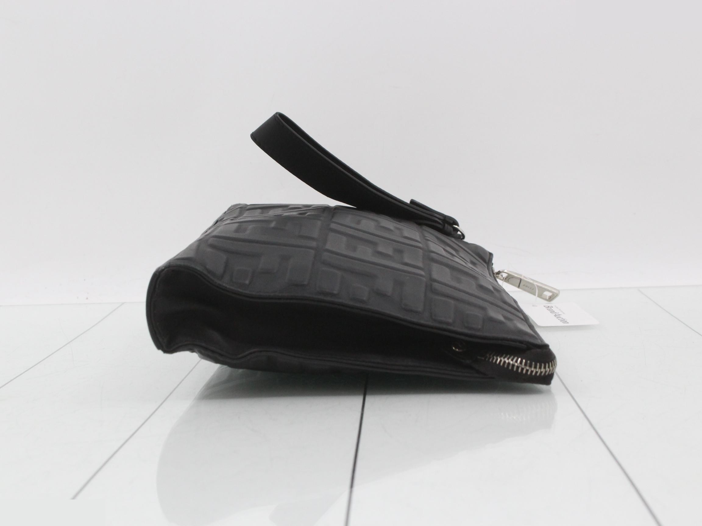 clutch — view 3