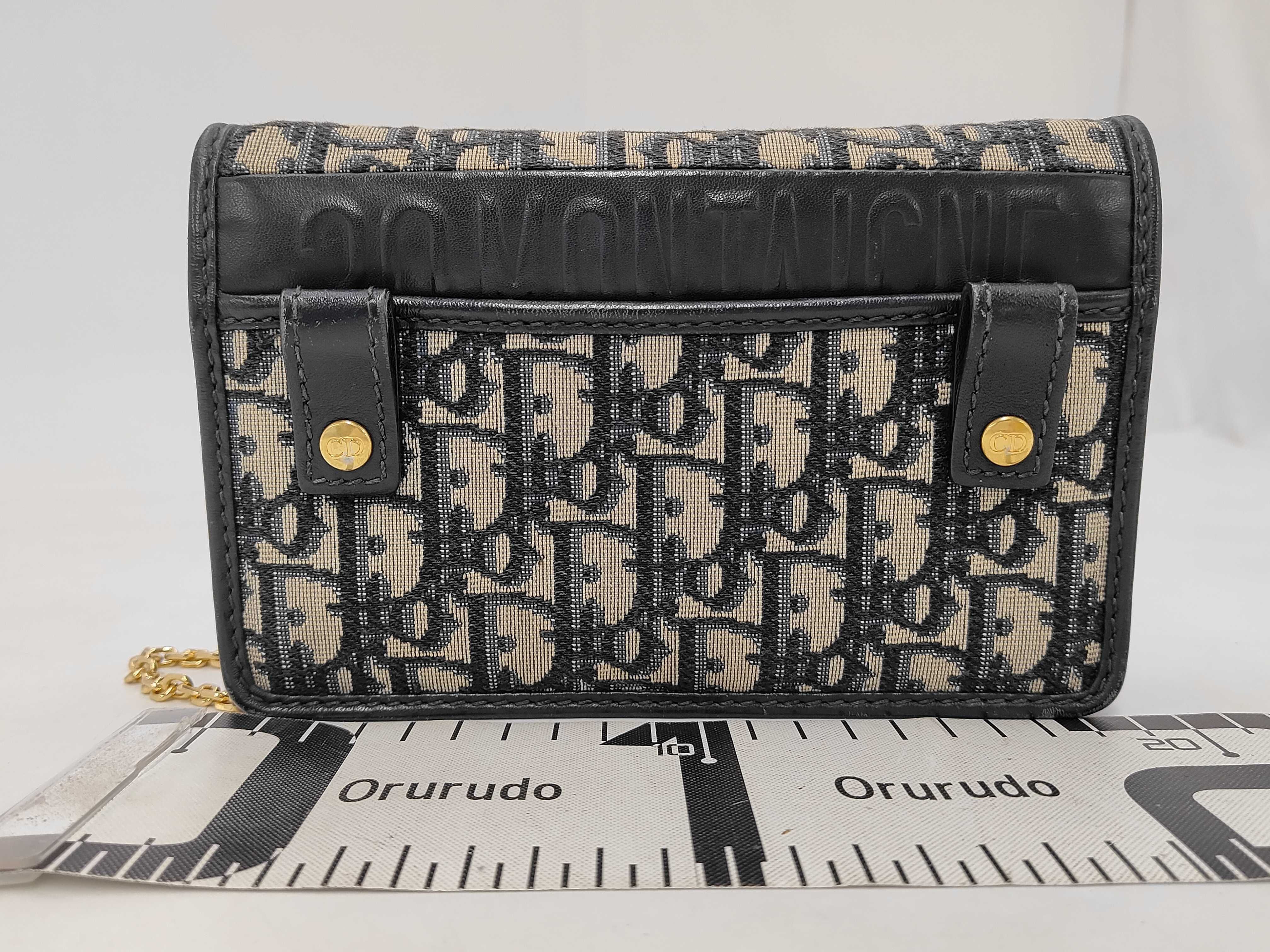 Chain Wallet Montaigne 30 Oblique Canvas Navy Gold Hardware Shoulder Bag — view 2