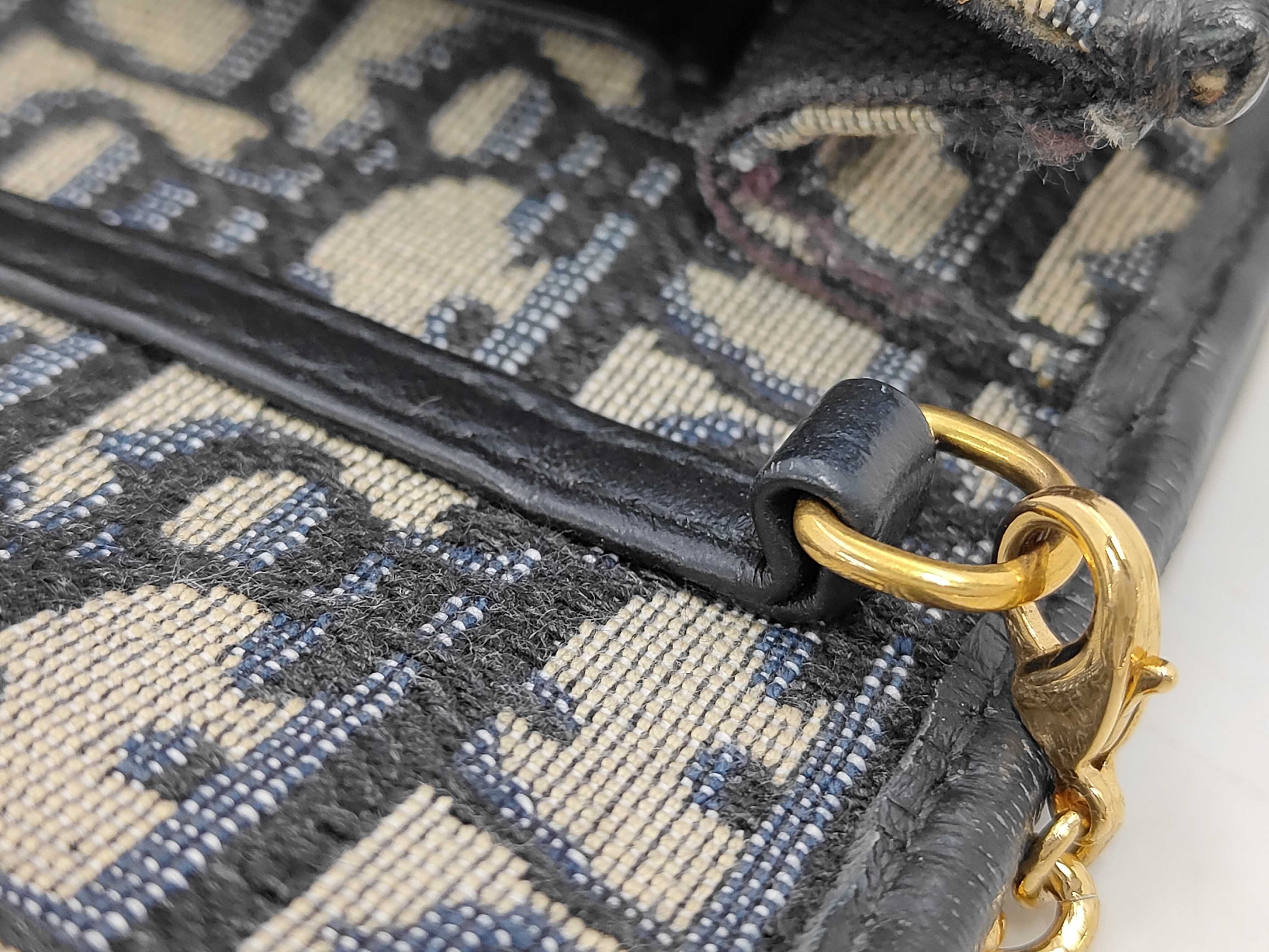 Chain Wallet Montaigne 30 Oblique Canvas Navy Gold Hardware Shoulder Bag — view 11