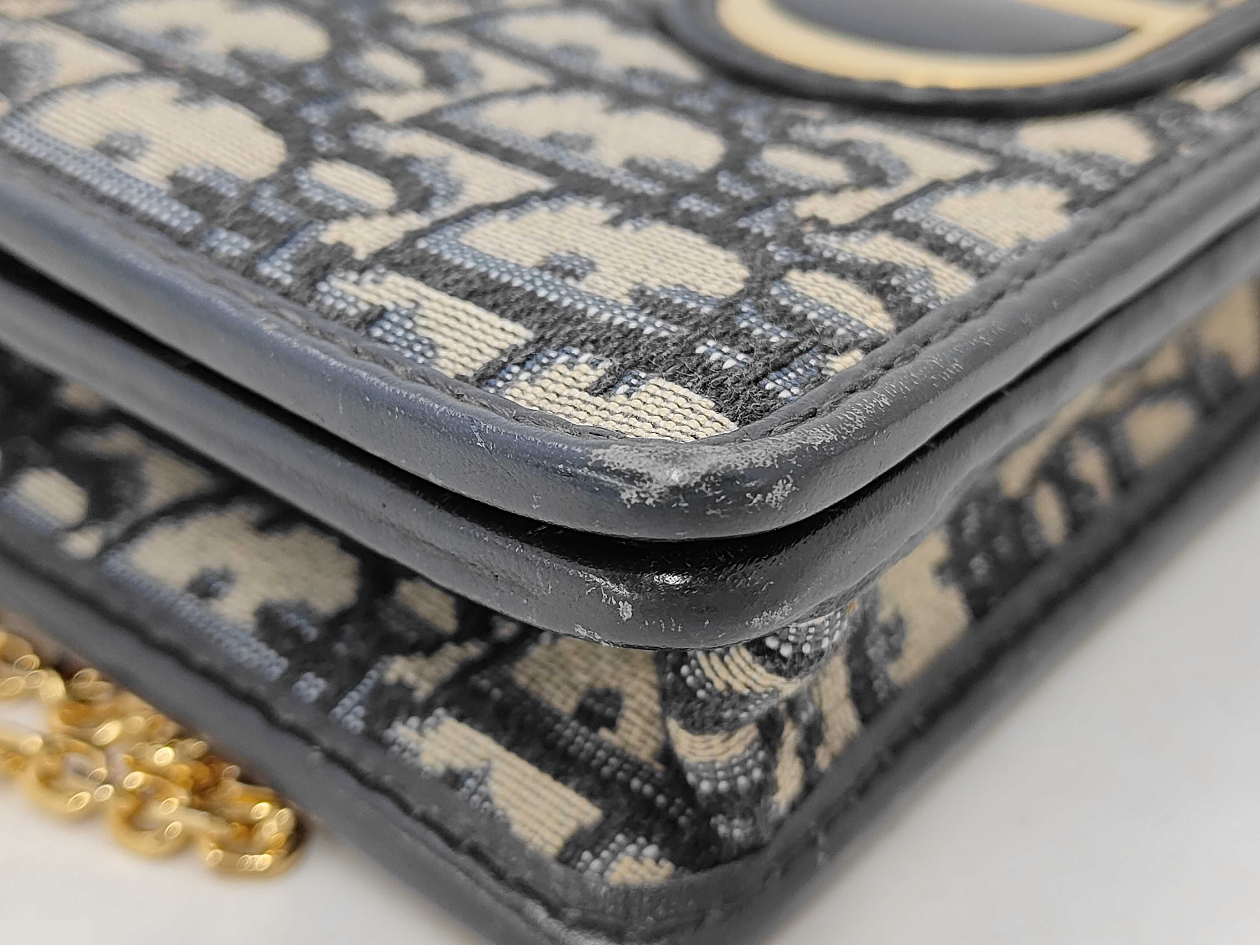 Chain Wallet Montaigne 30 Oblique Canvas Navy Gold Hardware Shoulder Bag — view 7