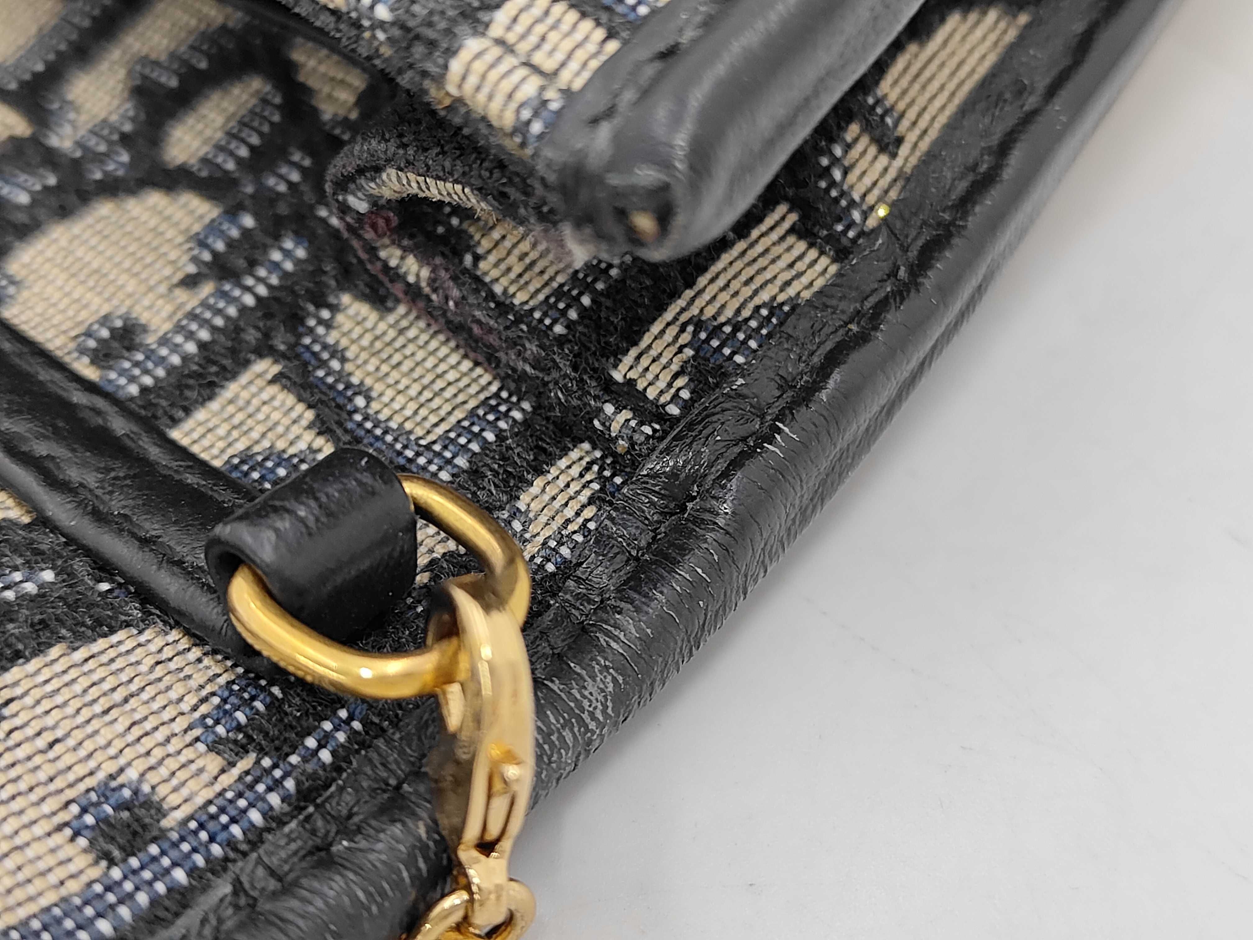 Chain Wallet Montaigne 30 Oblique Canvas Navy Gold Hardware Shoulder Bag — view 10