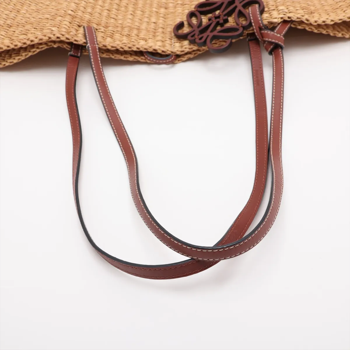 Anagram Shell Basket Medium Raffia x Leather Tote Bag, Beige — view 5