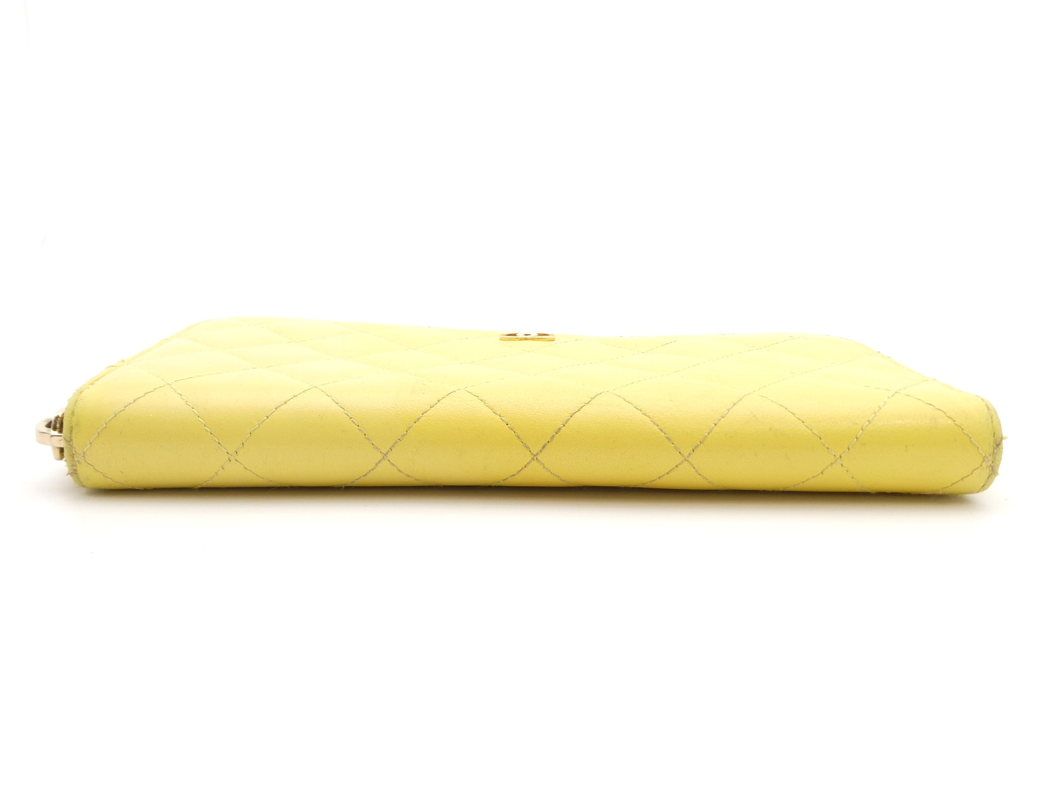 Matelassé Coco Mark Round Zip Wallet — view 5
