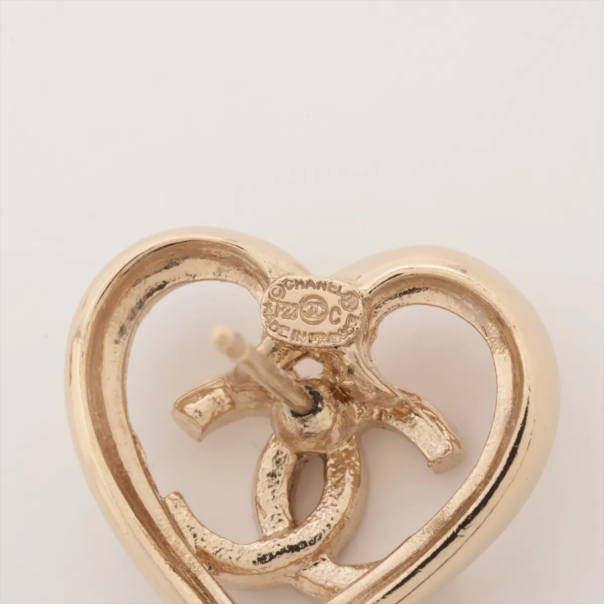 Cocomark Heart P23C Earrings (for both ears) GP x Rhinestone Gold — view 5